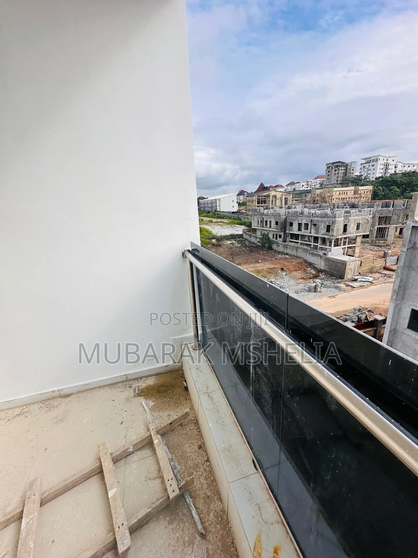 5bdrm Duplex in Guzape District for sale