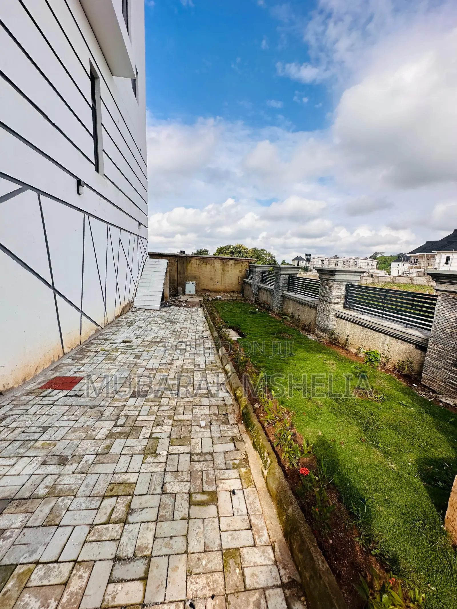 5bdrm Duplex in Guzape District for sale