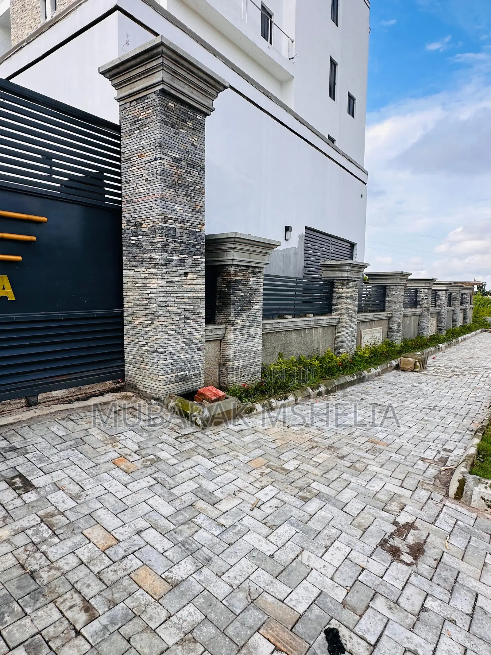 5bdrm Duplex in Guzape District for sale
