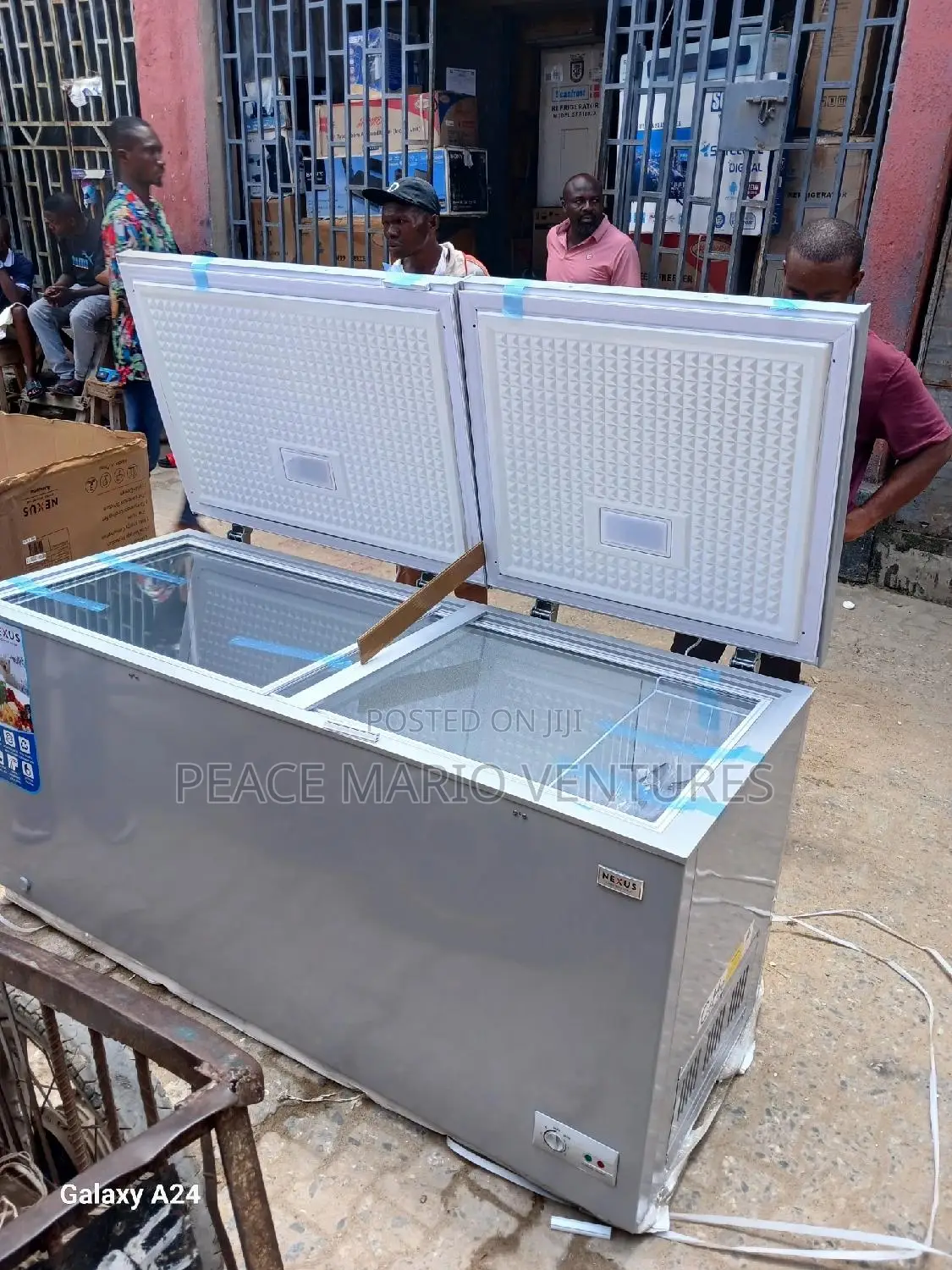 Nexus Double Door Freezer With Transparent Glass 600litres