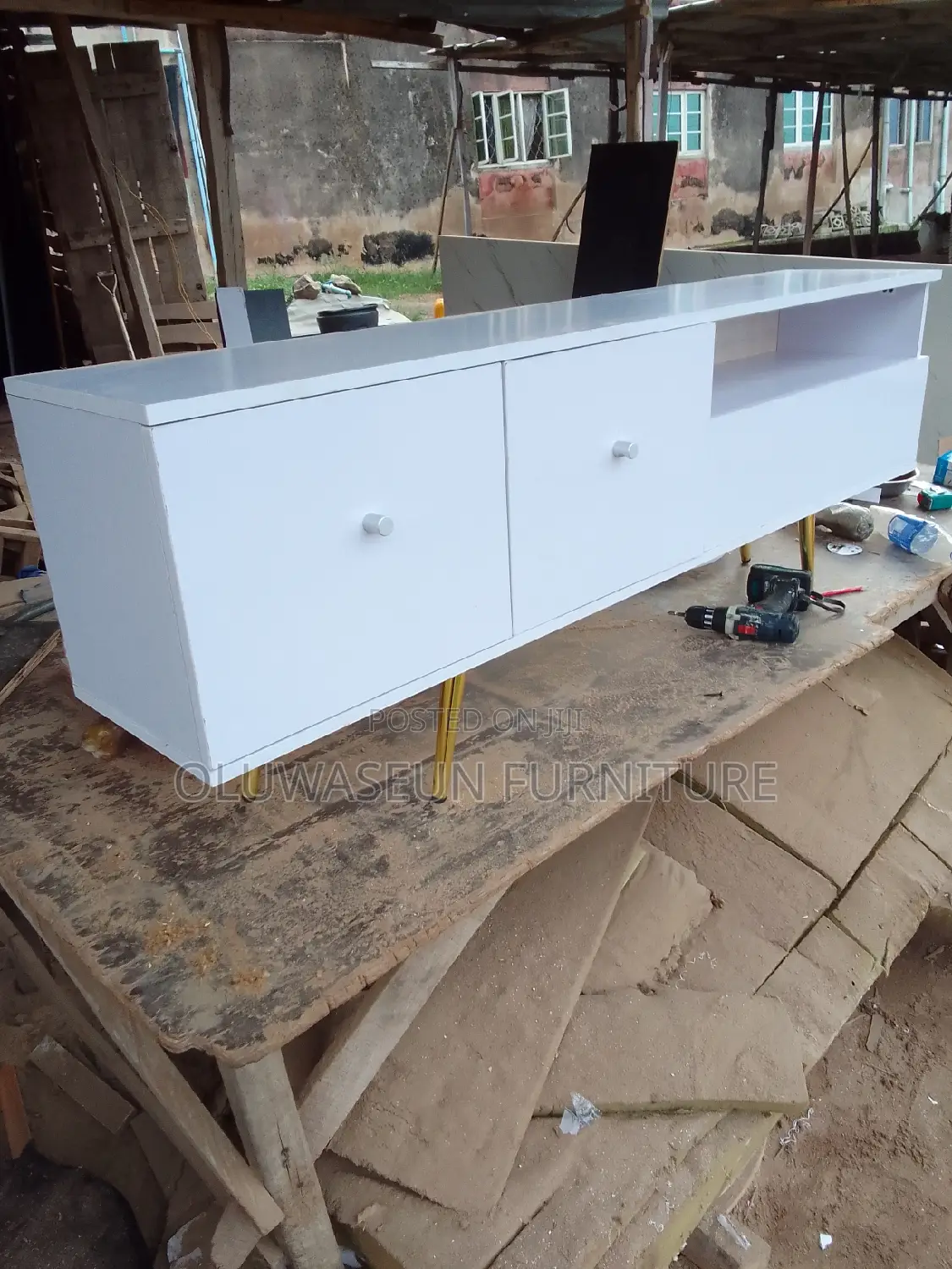 White Tv Shelf With 2drawer and Gold Castor