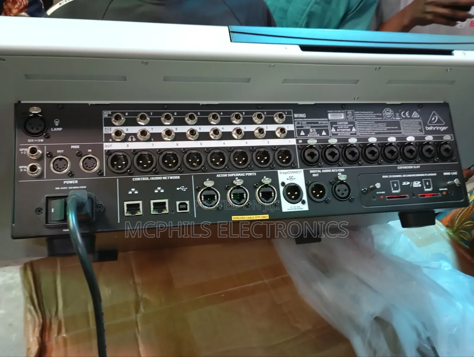 Behringer Wing Digital Mixer 32ch