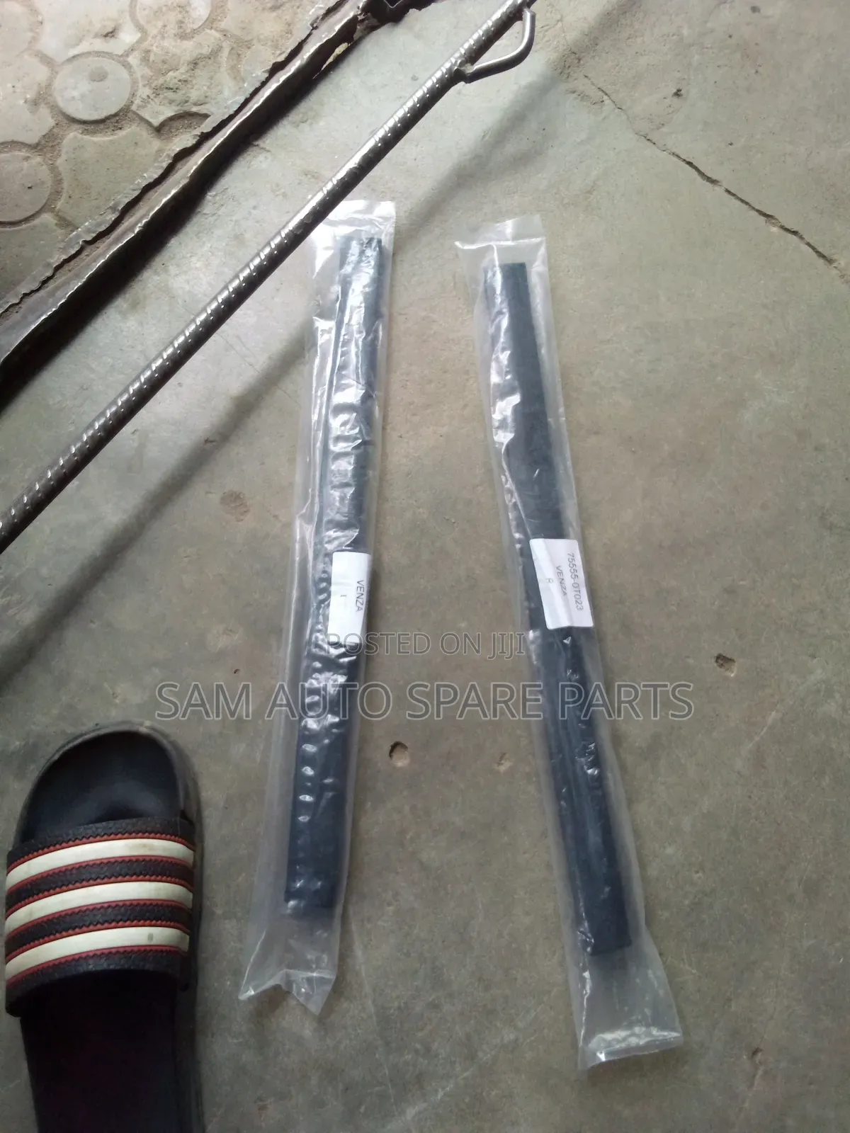 Toyota Venza Roof Rubber Two Back 2014 Model
