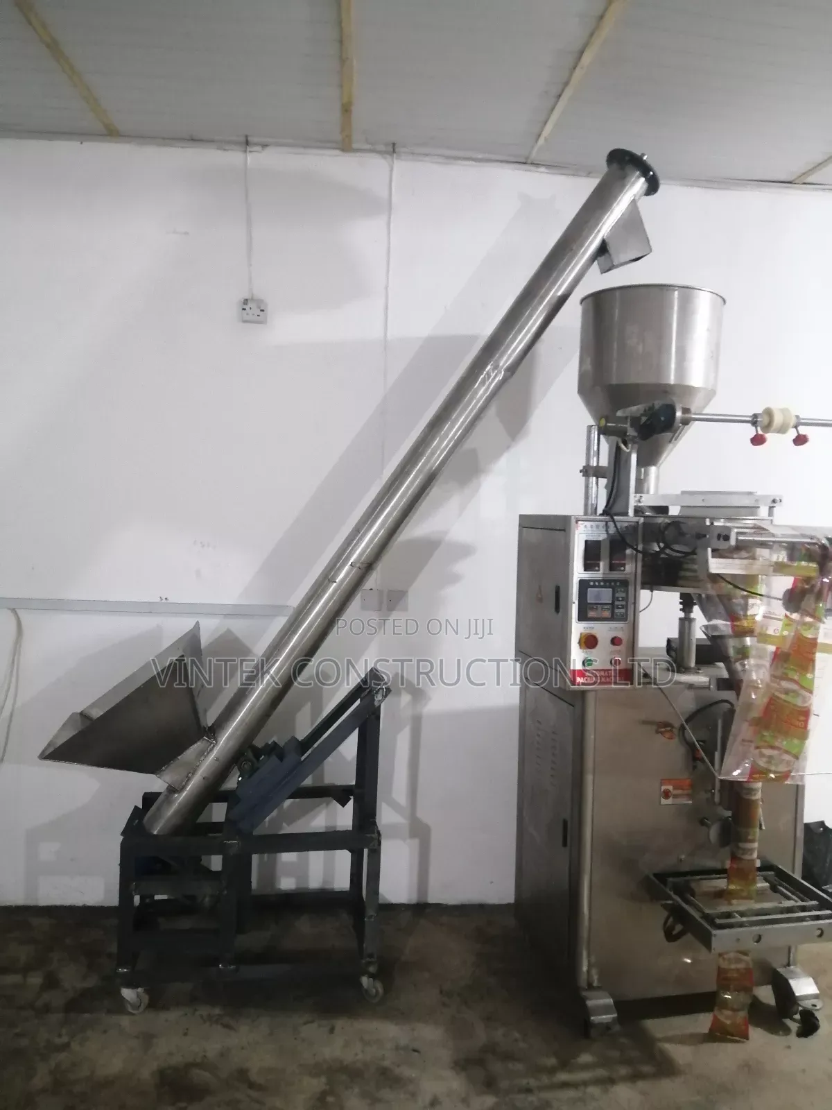 Automatic Loading Screw Conveyor
