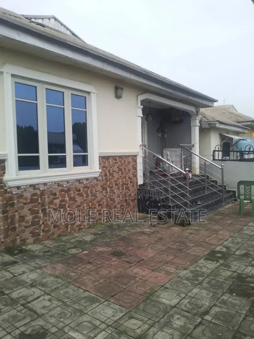 3bdrm Block of Flats in Mini Estate, Ikotun/Igando for sale