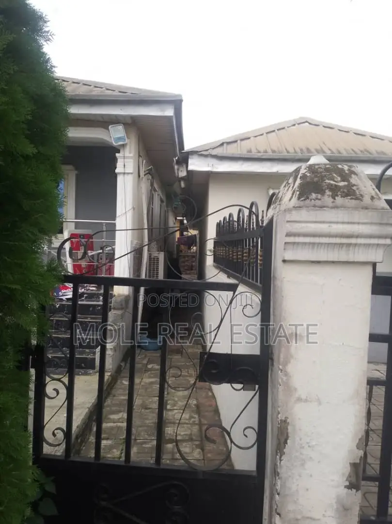 3 Bedroom Flat in a Mini Estate Hotel Bustop