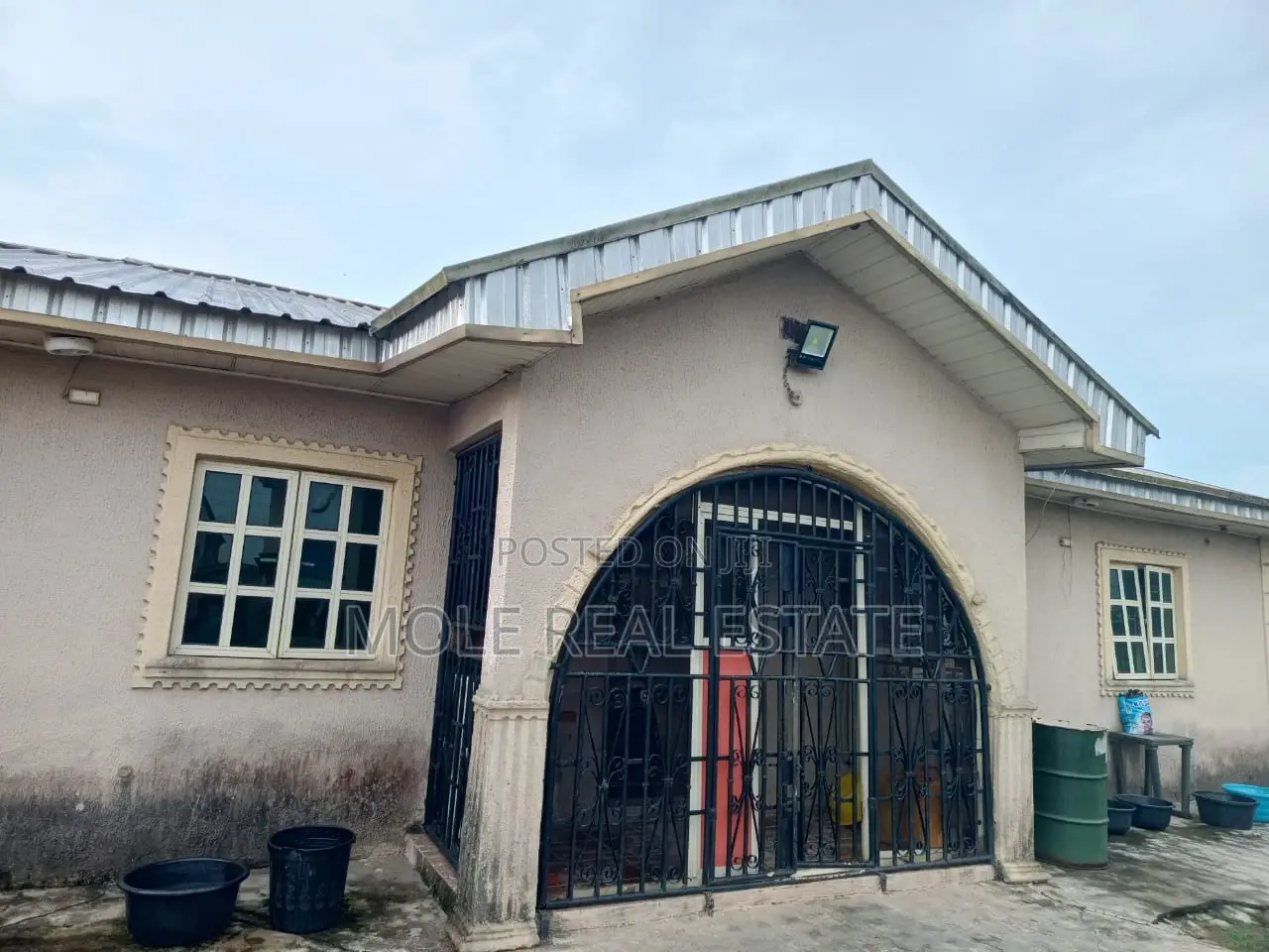 3 Bedroom Flat in a Mini Estate Hotel Bustop