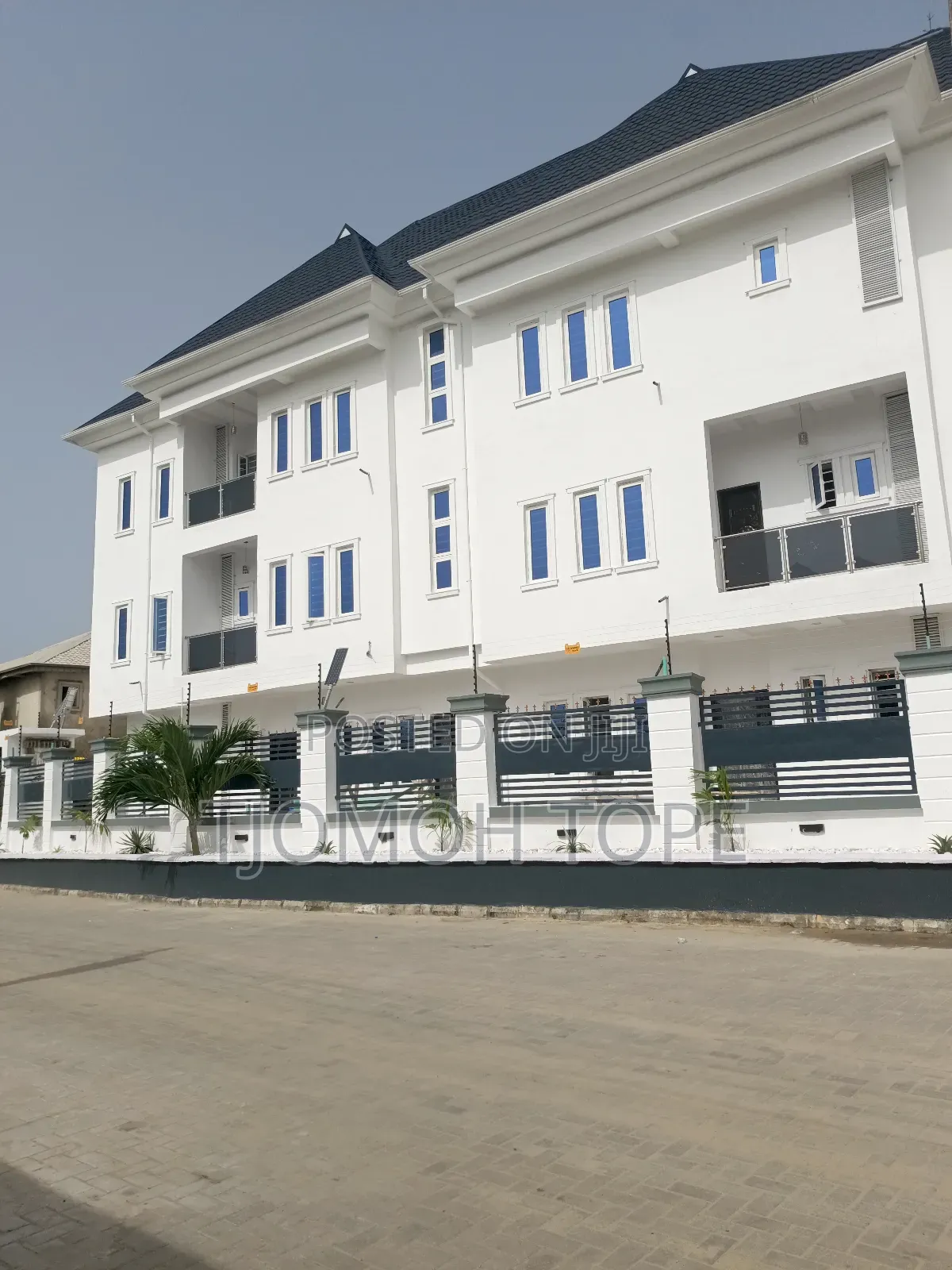 A Builder,Layout,Uncompleted Building,Roofing,Interior Desig