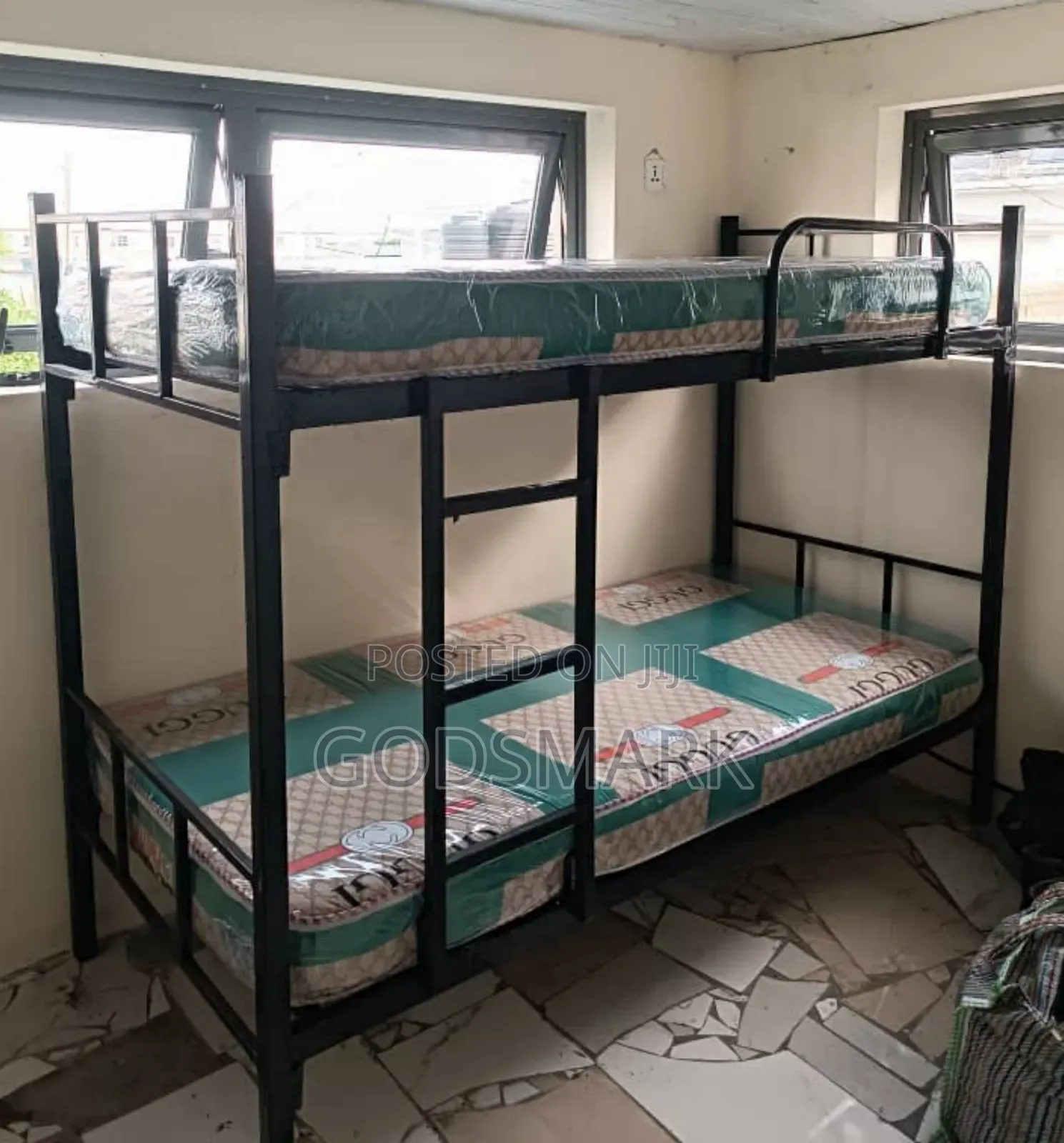 Beautiful Metal Bunk for Family Use 3*6 Feet