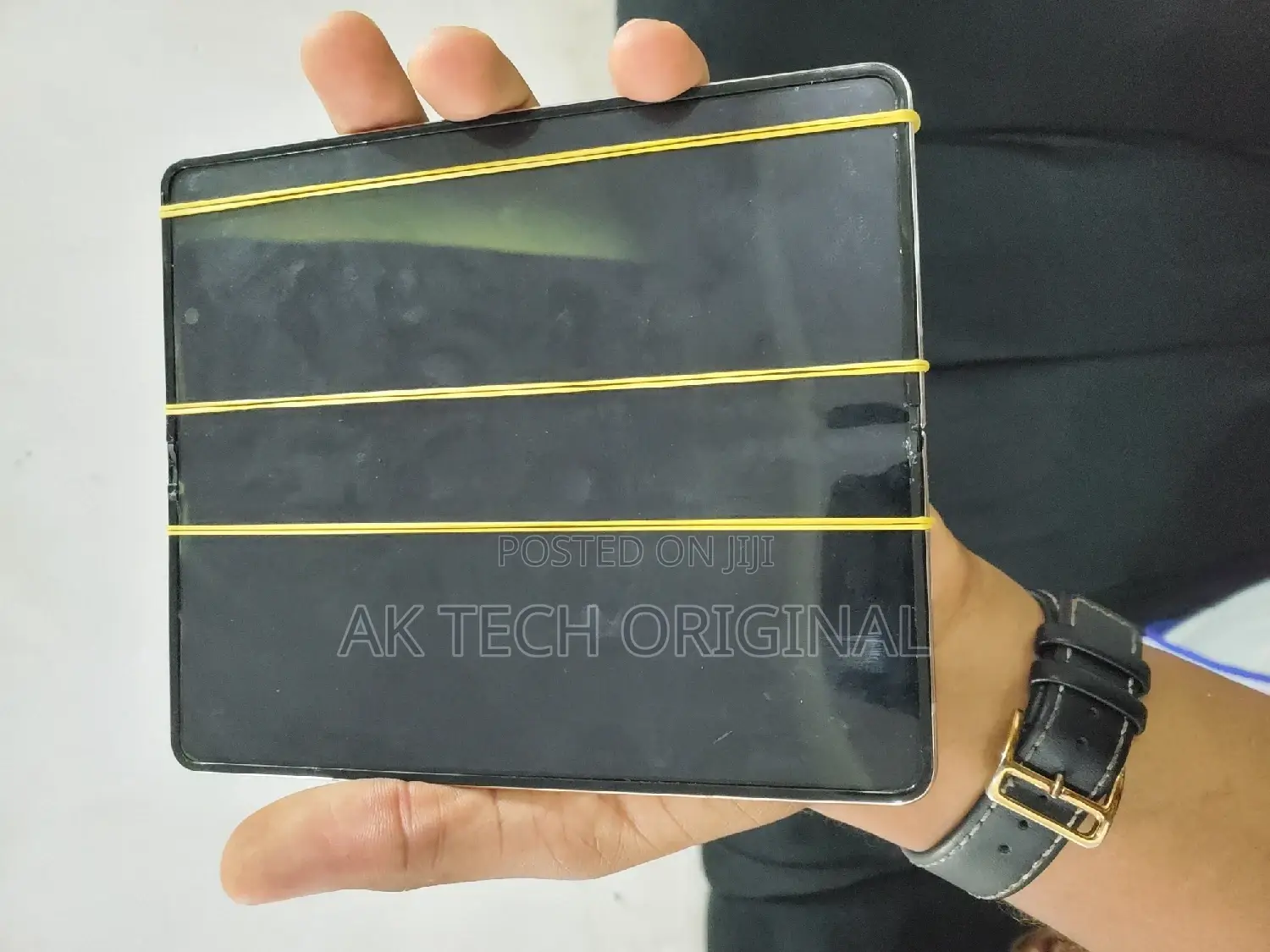 Repair Samsung Z Fold Blind Screen And iPhone 13 / 13 Promax