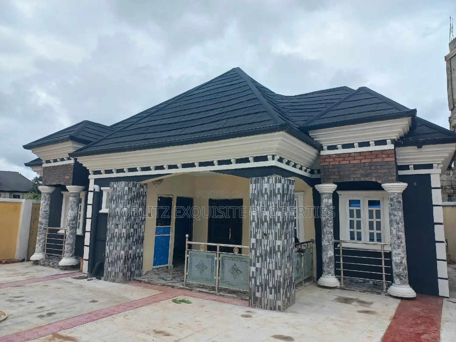 4bdrm Bungalow in Owerri for sale