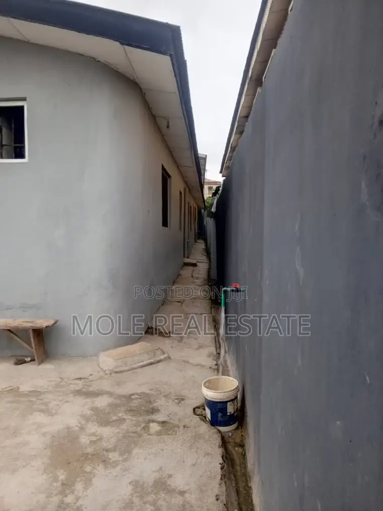3bdrm Block of Flats in Mini Estate, Ikotun/Igando for sale