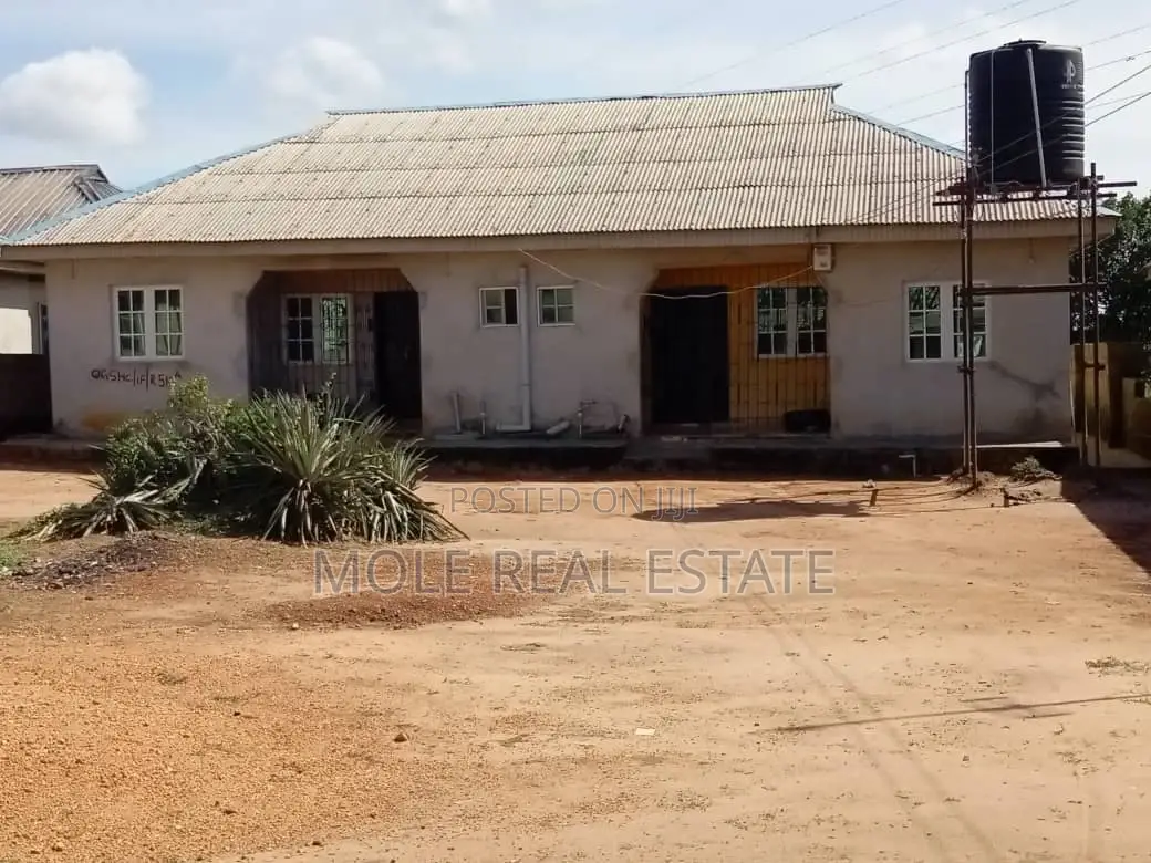 3bdrm Block of Flats in Mini Estate, Ikotun/Igando for sale