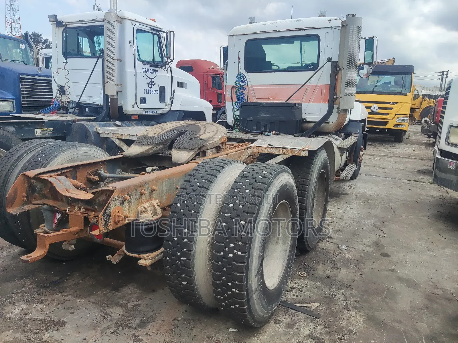 Mack Truck Head 10 Tyres