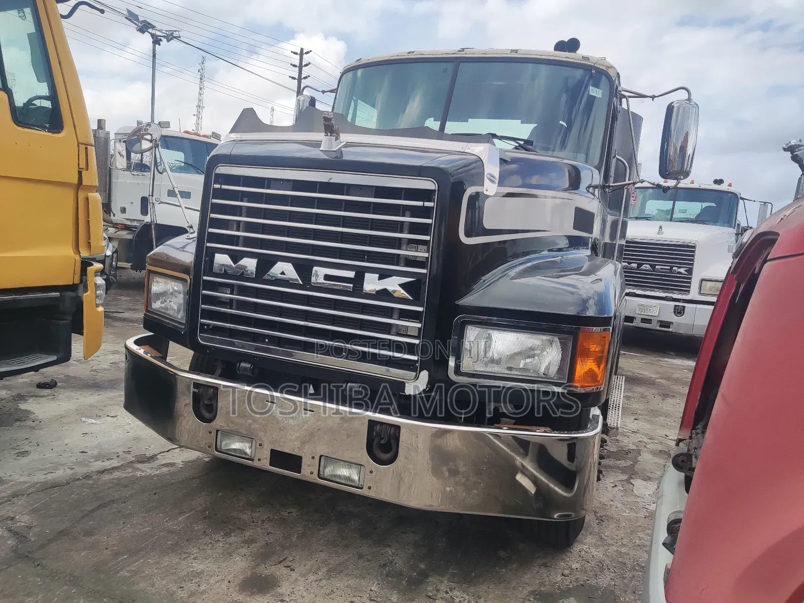Mack Truck Head 10 Tyres With Auxiliary