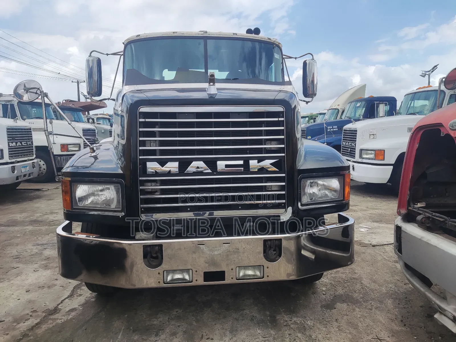Mack Truck Head 10 Tyres With Auxiliary
