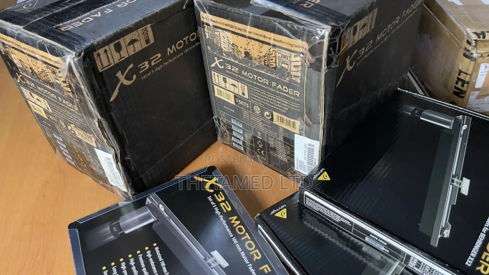 Behringer X32, X32 Compact Motorized Faders