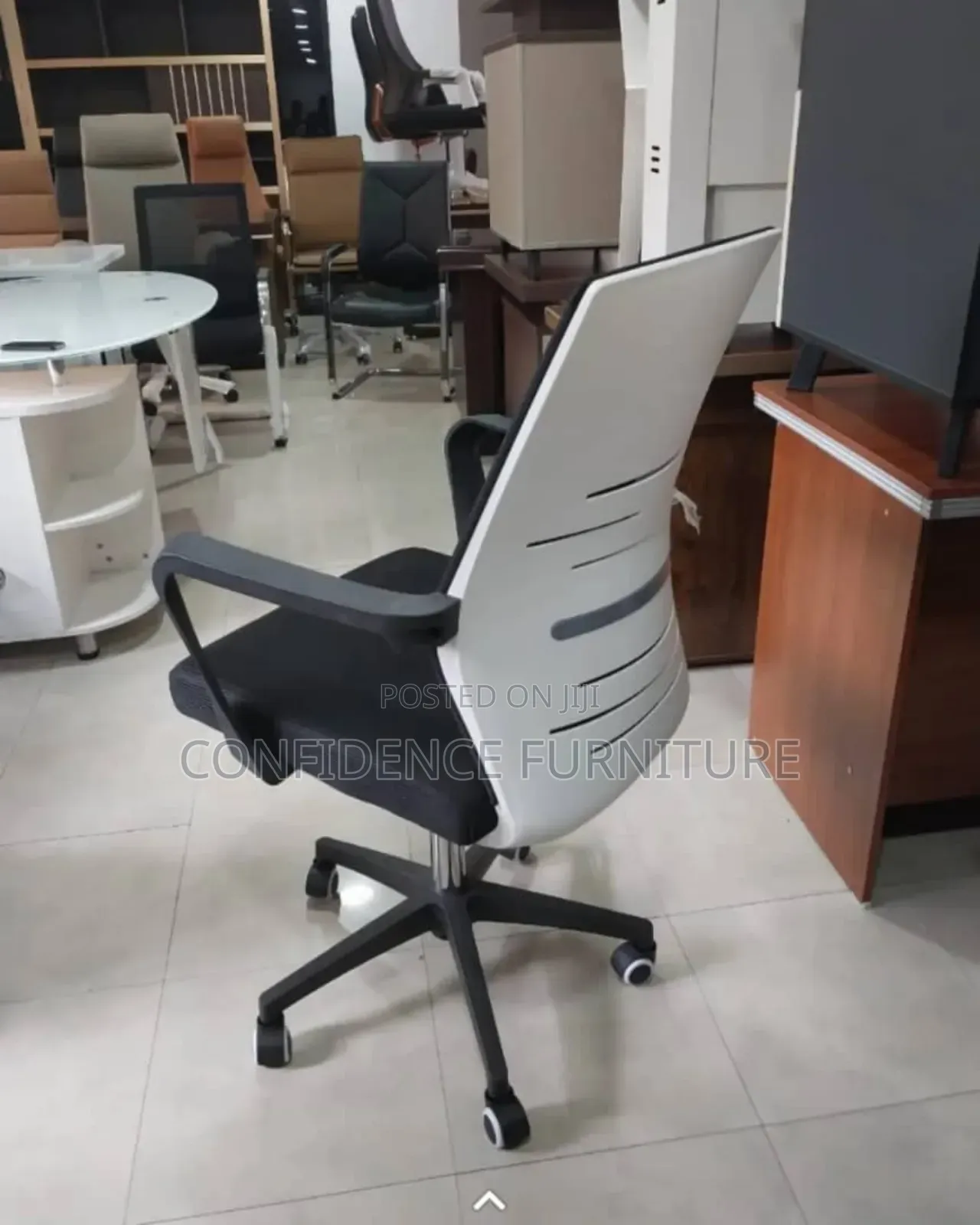 Quality Office Swivel Chair With Thick Plastic Back