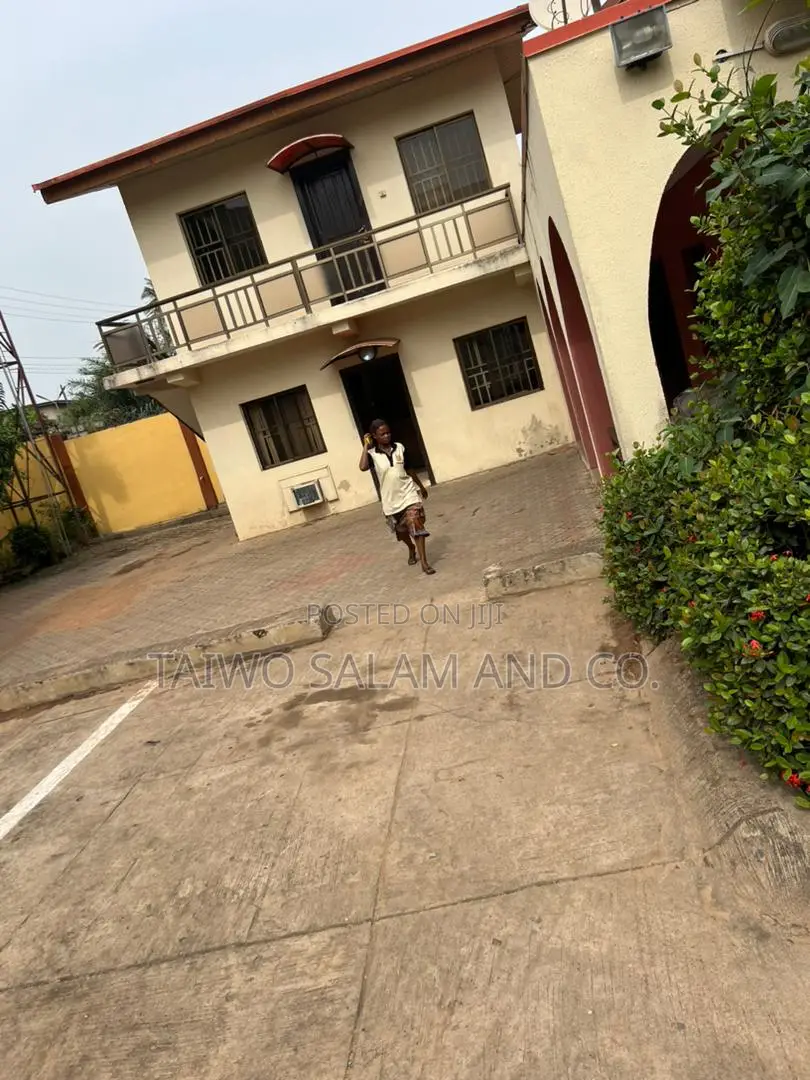 20 Rooms Hotel in Main Jericho
