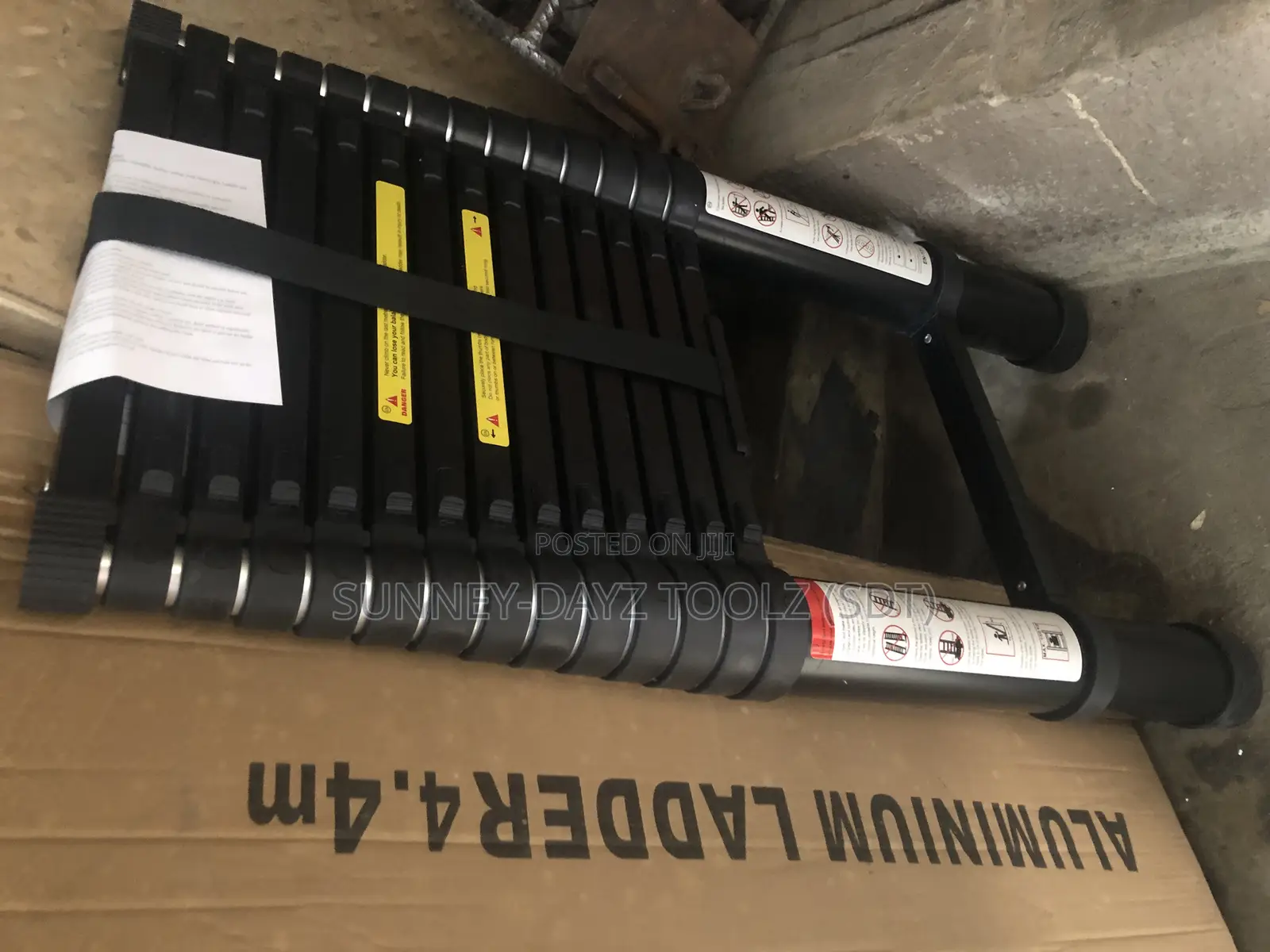Straight Telescoping Ladder 4.4m