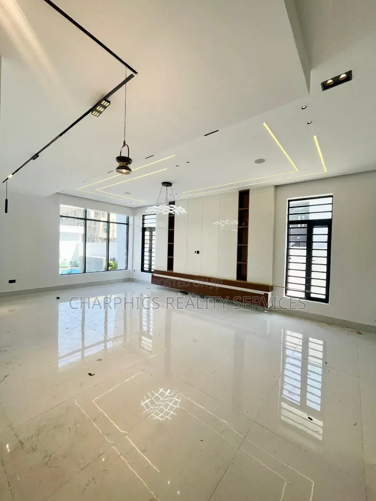 5bdrm Duplex in Lekki Phase 1 for sale