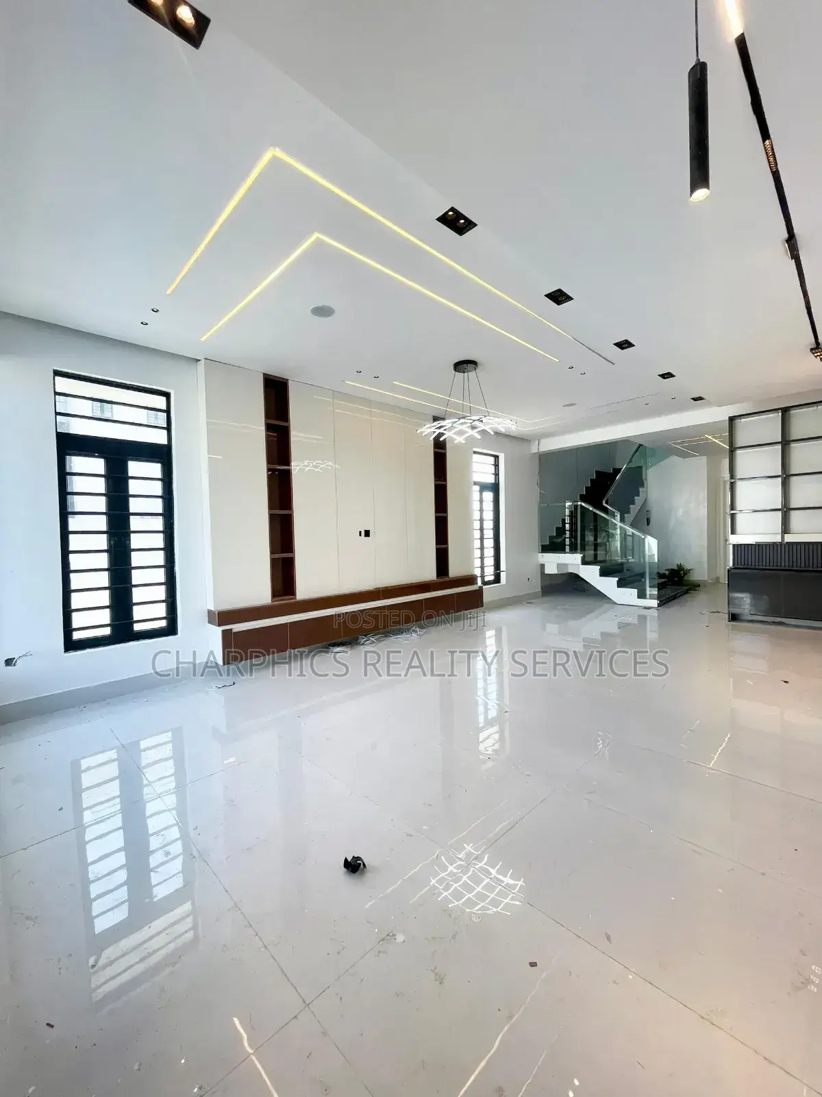 5bdrm Duplex in Lekki Phase 1 for sale