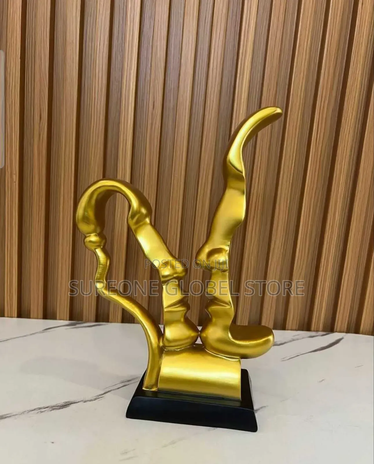 Couple Kissing Face Statue