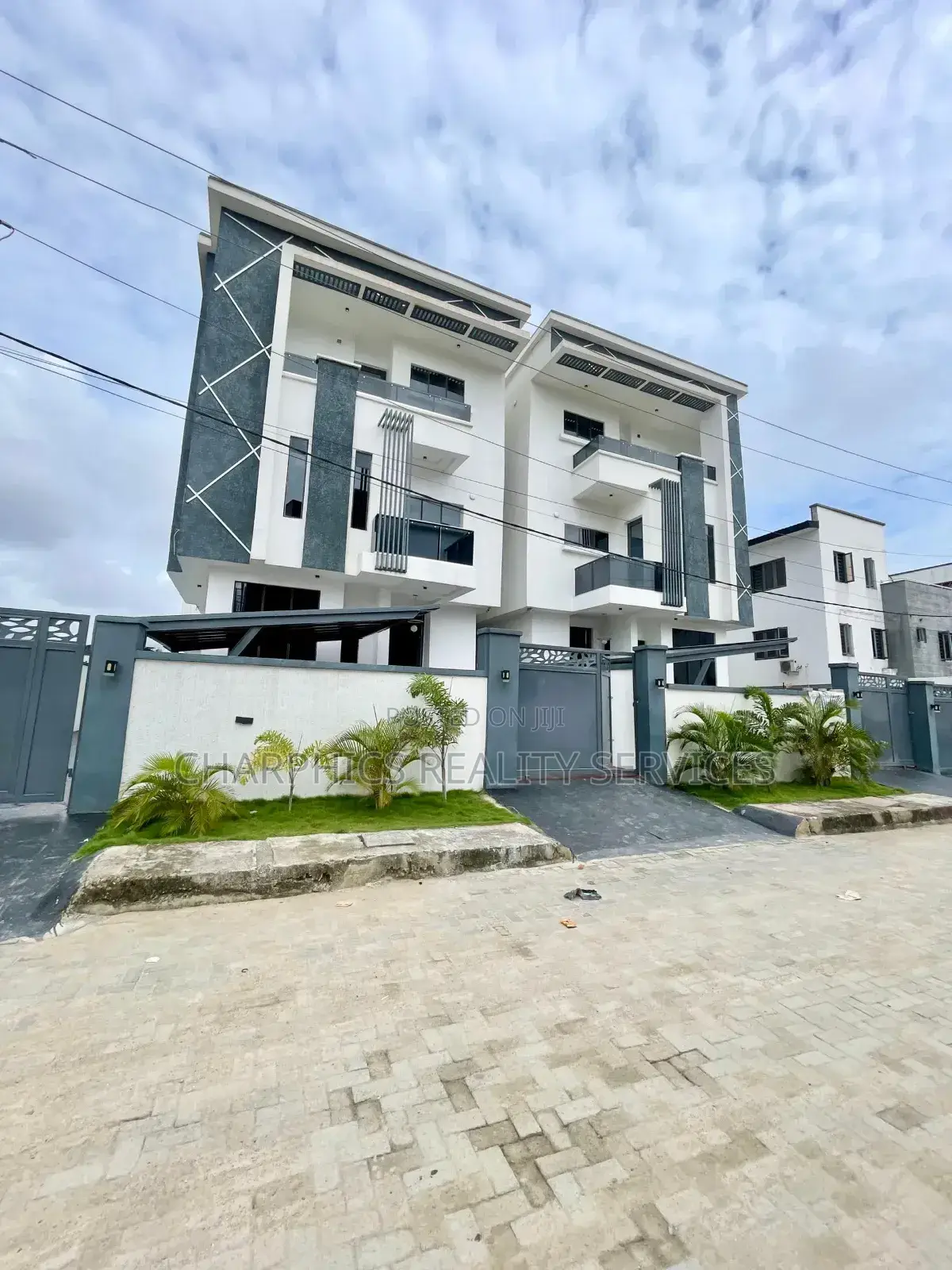 5bdrm Duplex in Ikate for sale