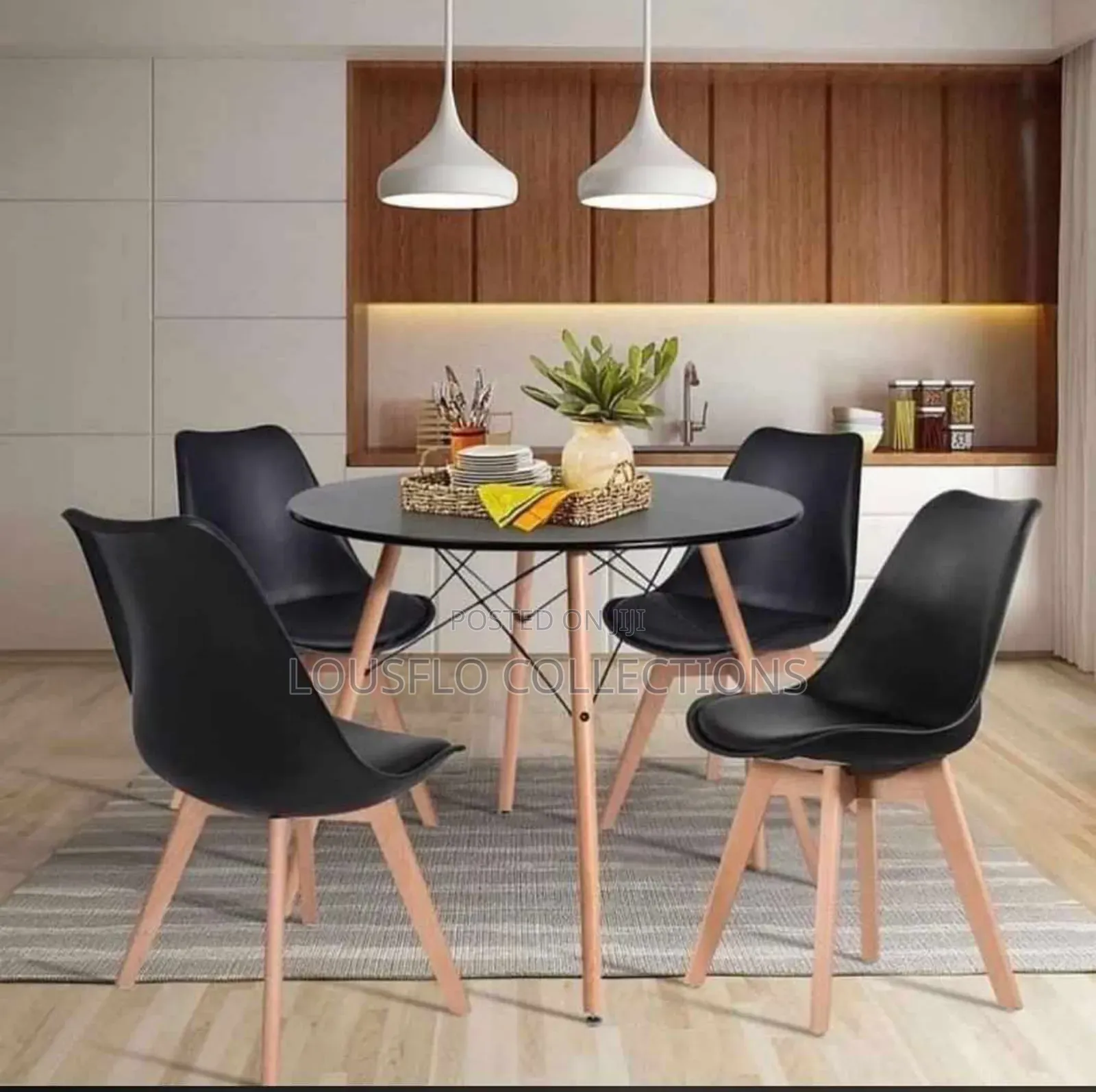 Quality 4 Seaters Dinning Set With Leather Sitting