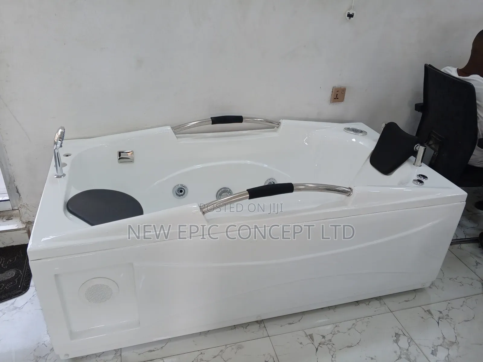 Italian Single Jacuzzi With