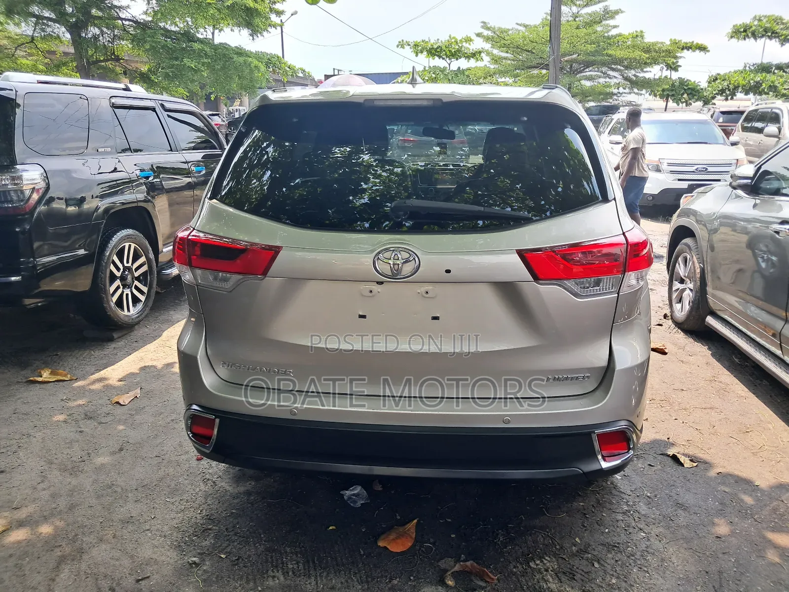 Toyota Highlander Limited Platinum V6 4x4 (3.5L 6cyl 6A) 2016 Gold