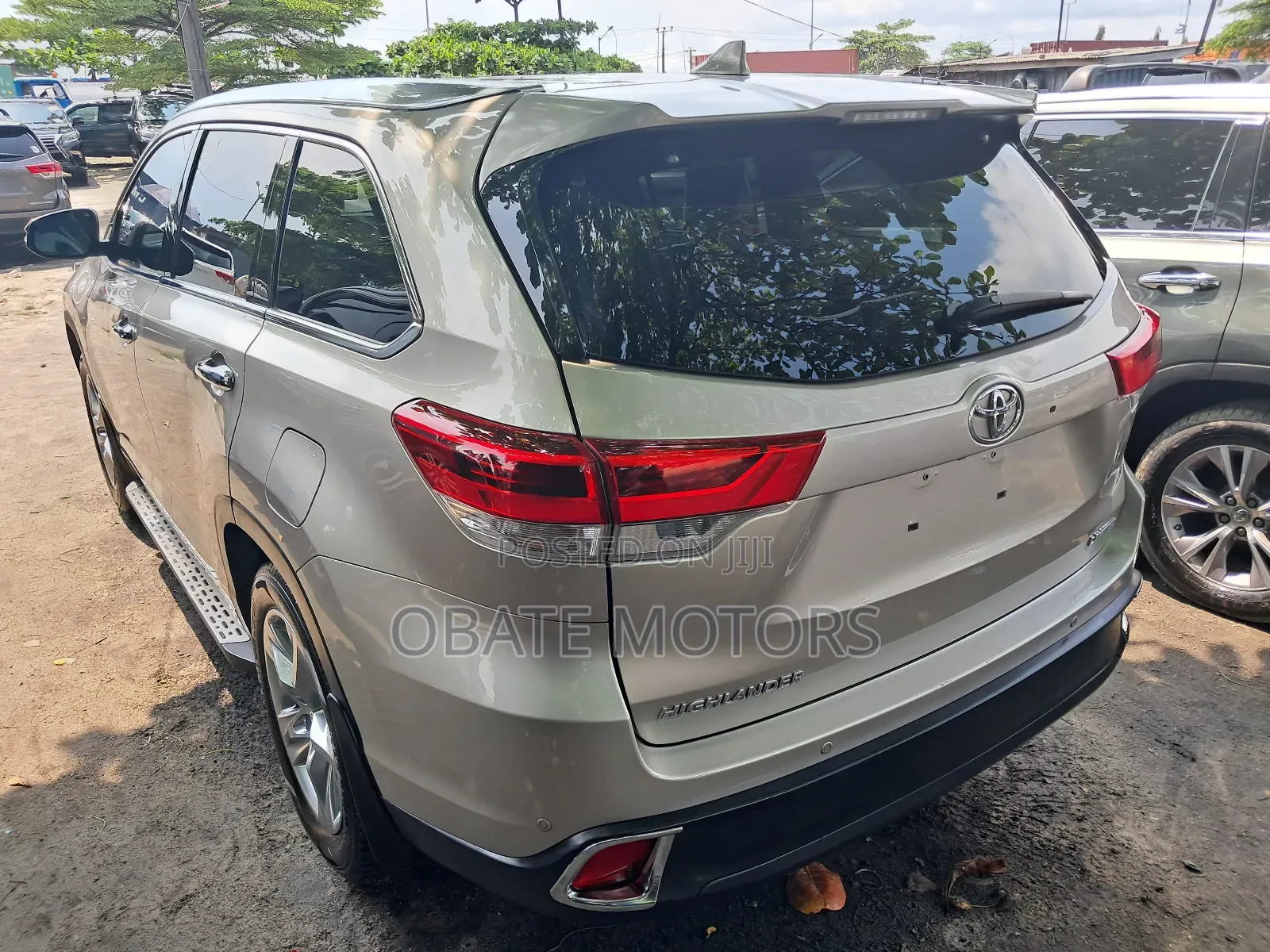 Toyota Highlander Limited Platinum V6 4x4 (3.5L 6cyl 6A) 2016 Gold