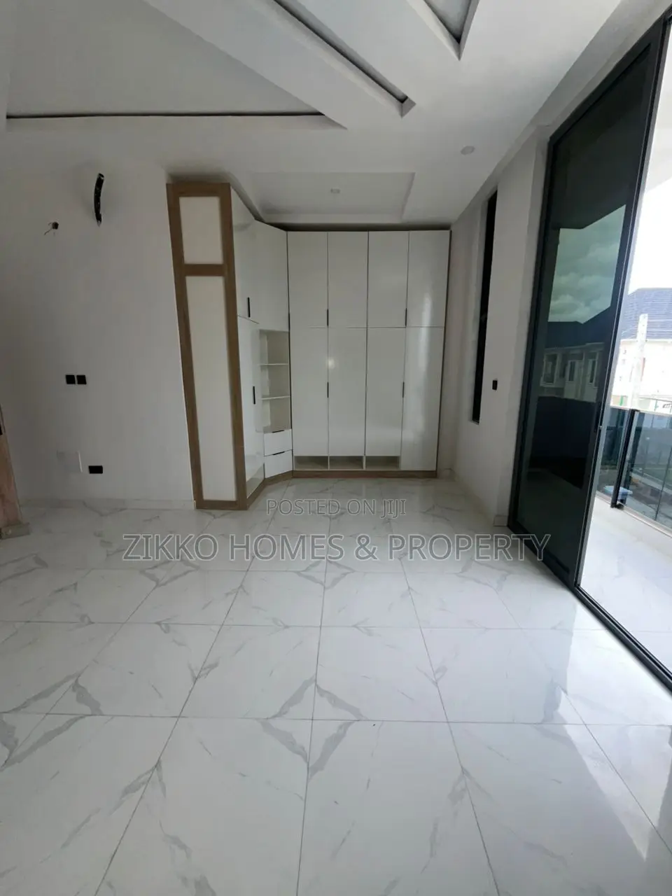 Furnished 5bdrm Duplex in Ikota for sale