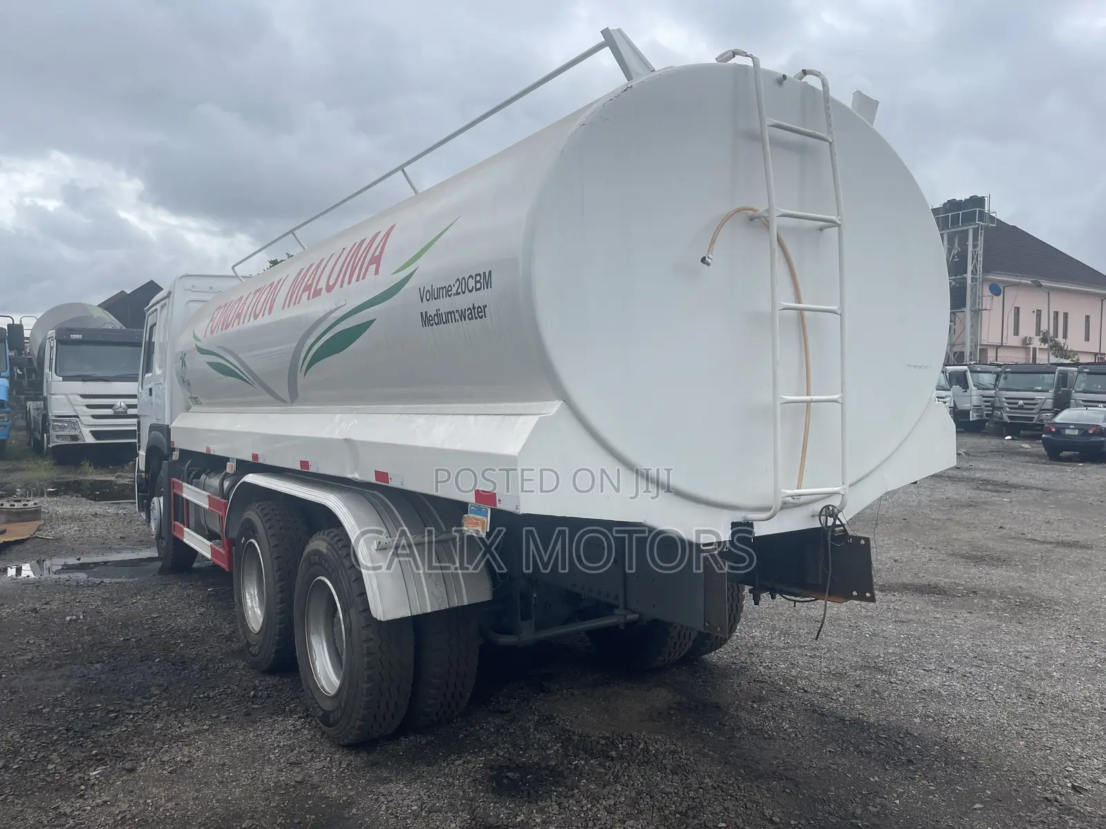 Foreign Used Howo Water Tanker Truck With Sprayers.