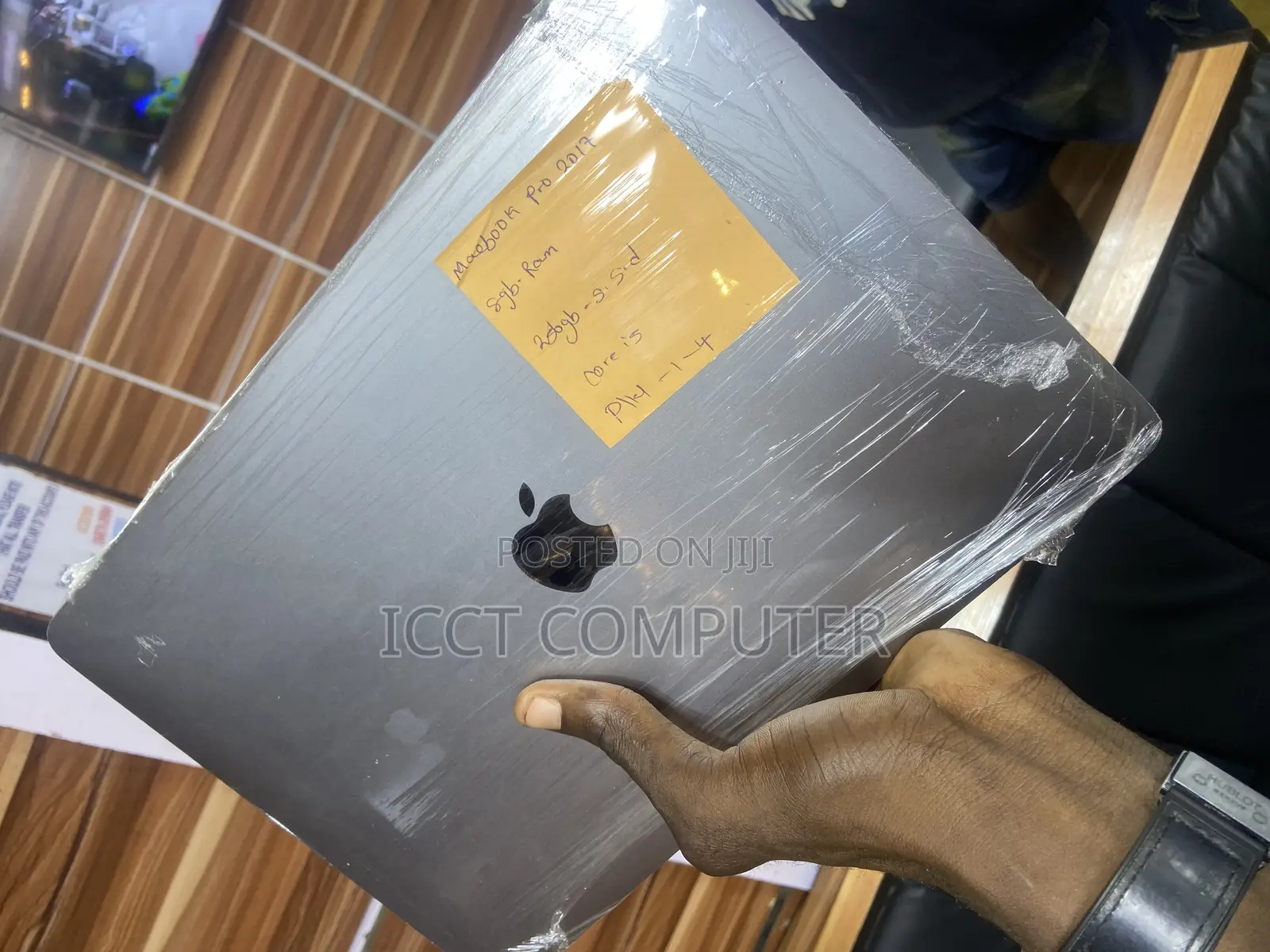 New Laptop Apple MacBook Pro 2016 8GB Intel Core I5 SSD 256GB
