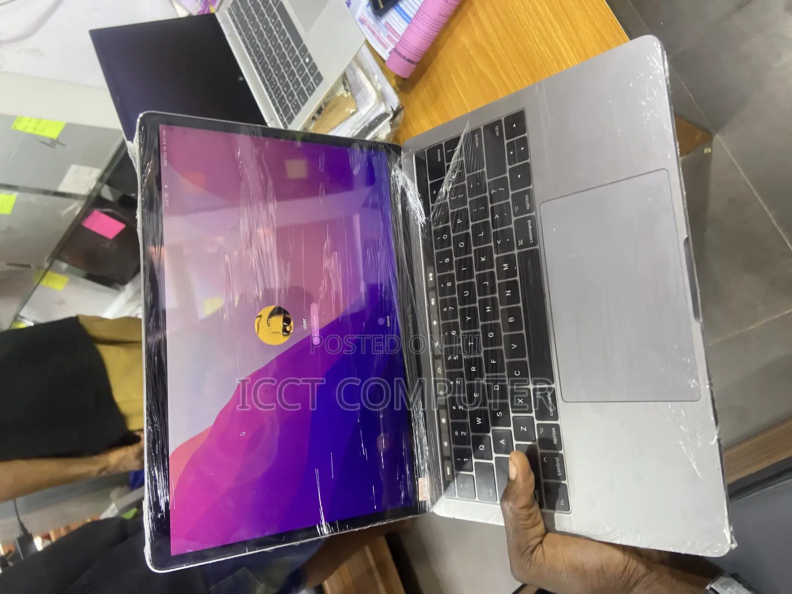 New Laptop Apple MacBook Pro 2016 8GB Intel Core I5 SSD 256GB