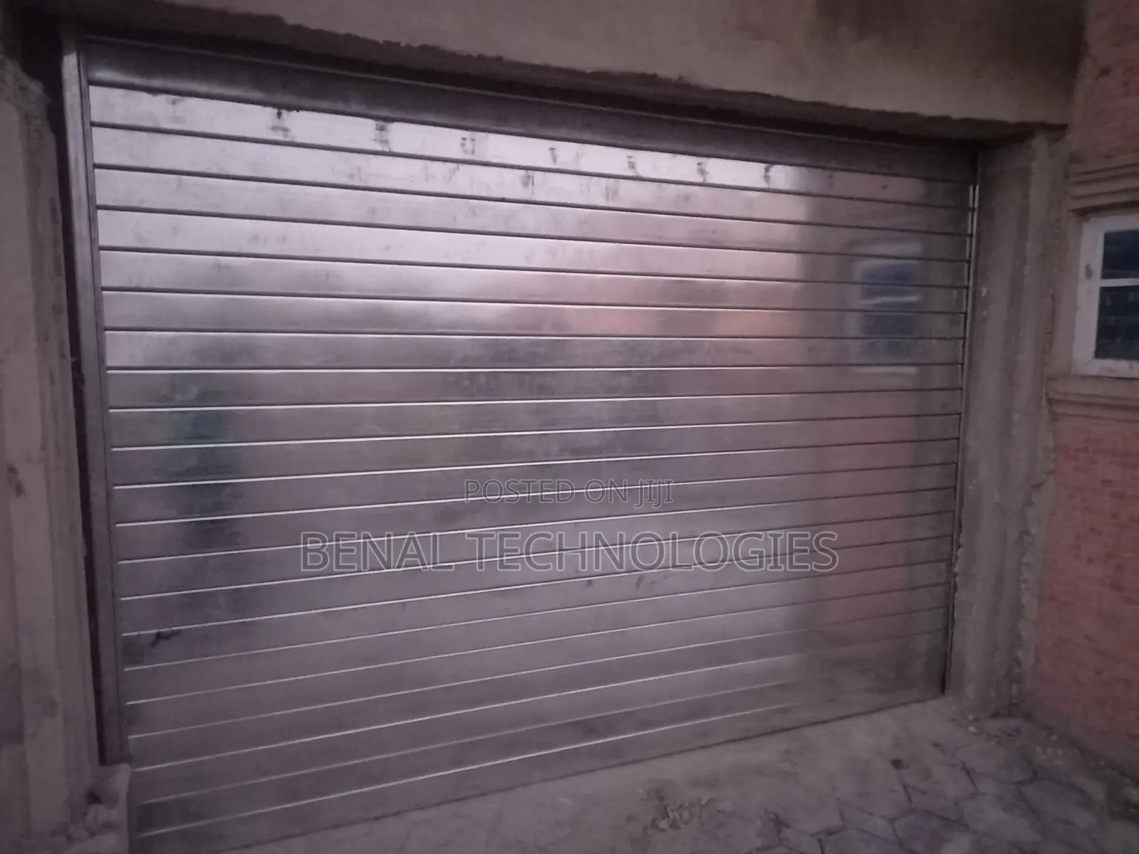 Access Gates and Garage Doors With Roller Features
