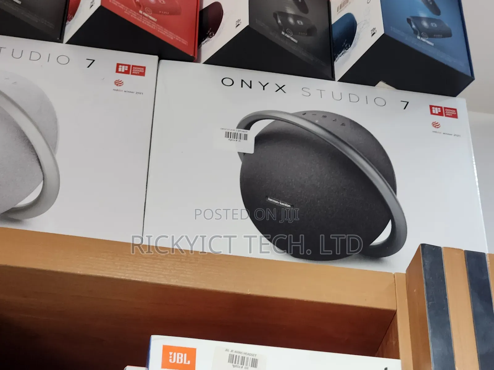 Onyx Studio7