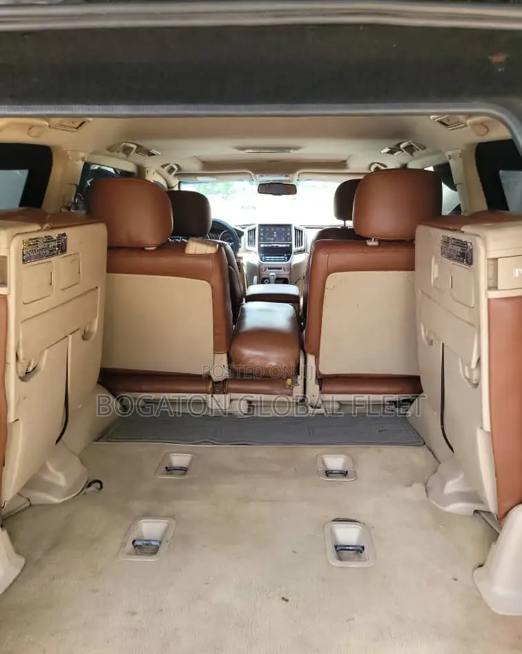 Bulletproof Landcruiser for Rent (Black)