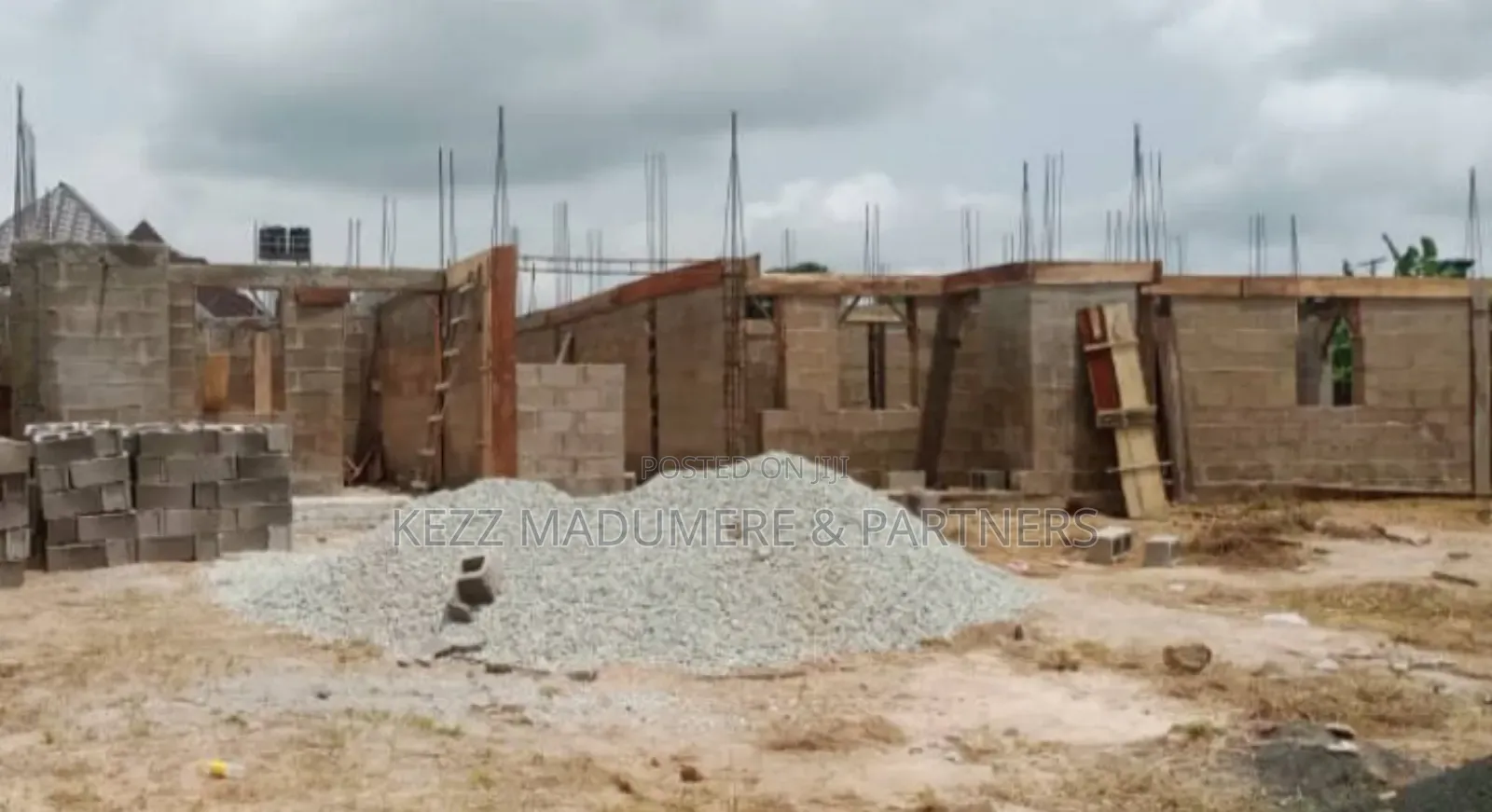 For Sale : 21⁄2 Plots With Uncompleted Structure in Ebonyi