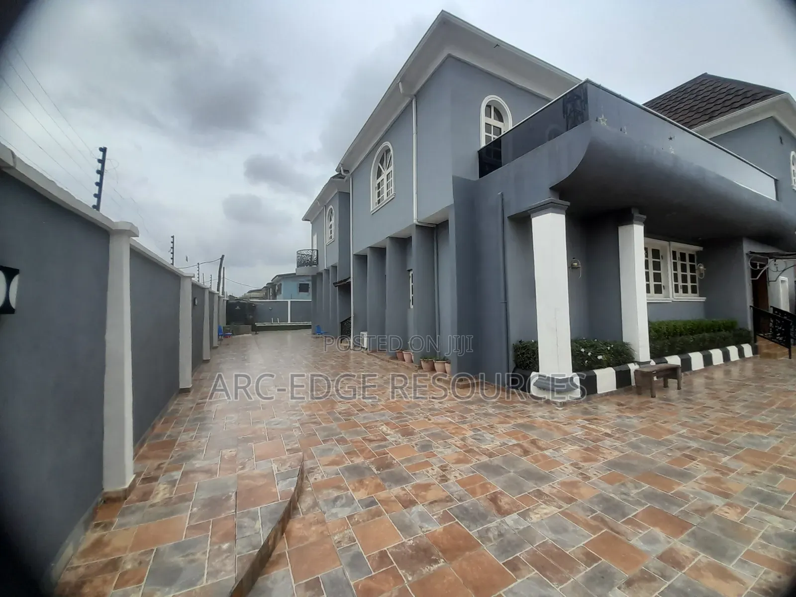 10bdrm Duplex in Ago Palace for sale