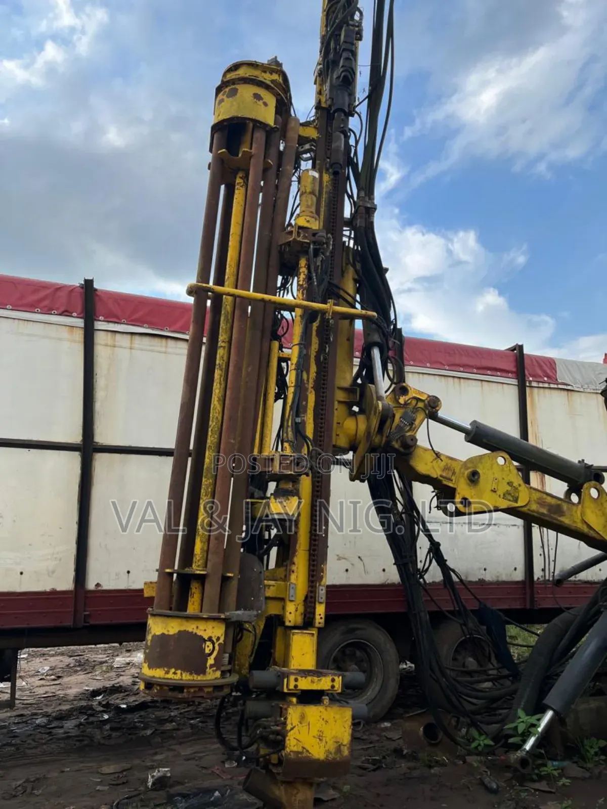 Excavator Pilling Machine - Company Use