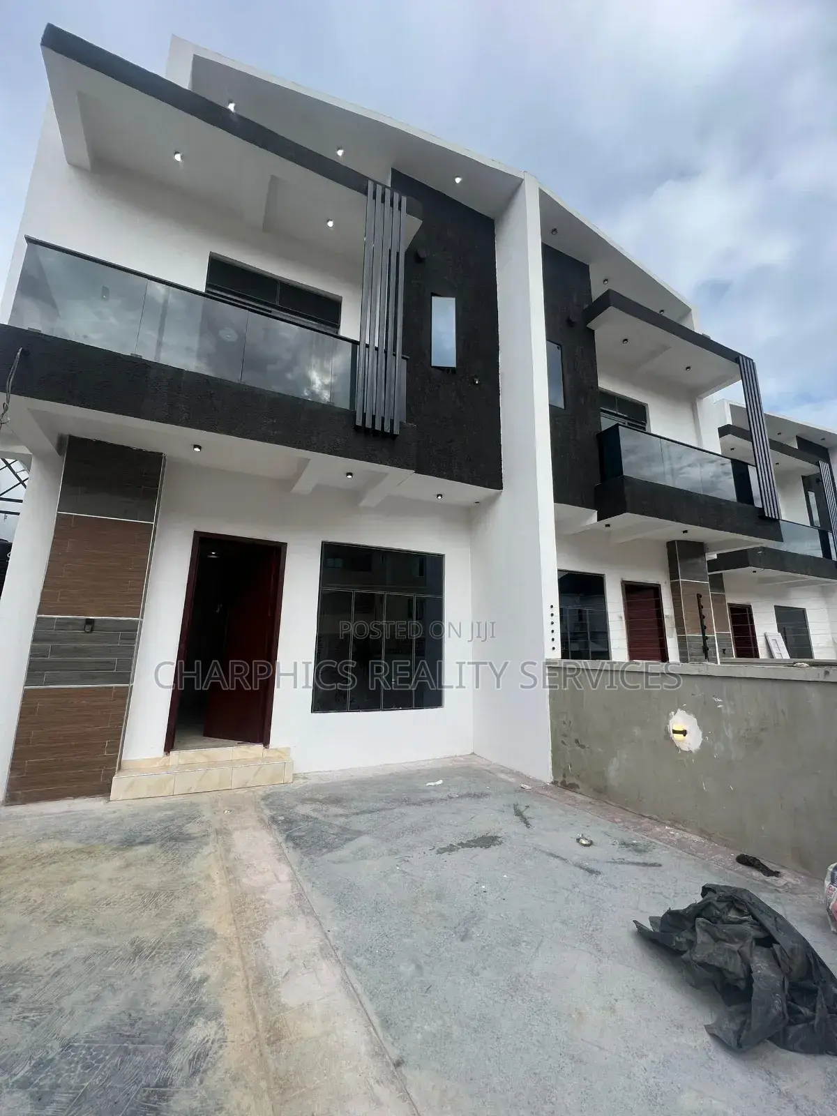 4bdrm Duplex in Ikota for sale