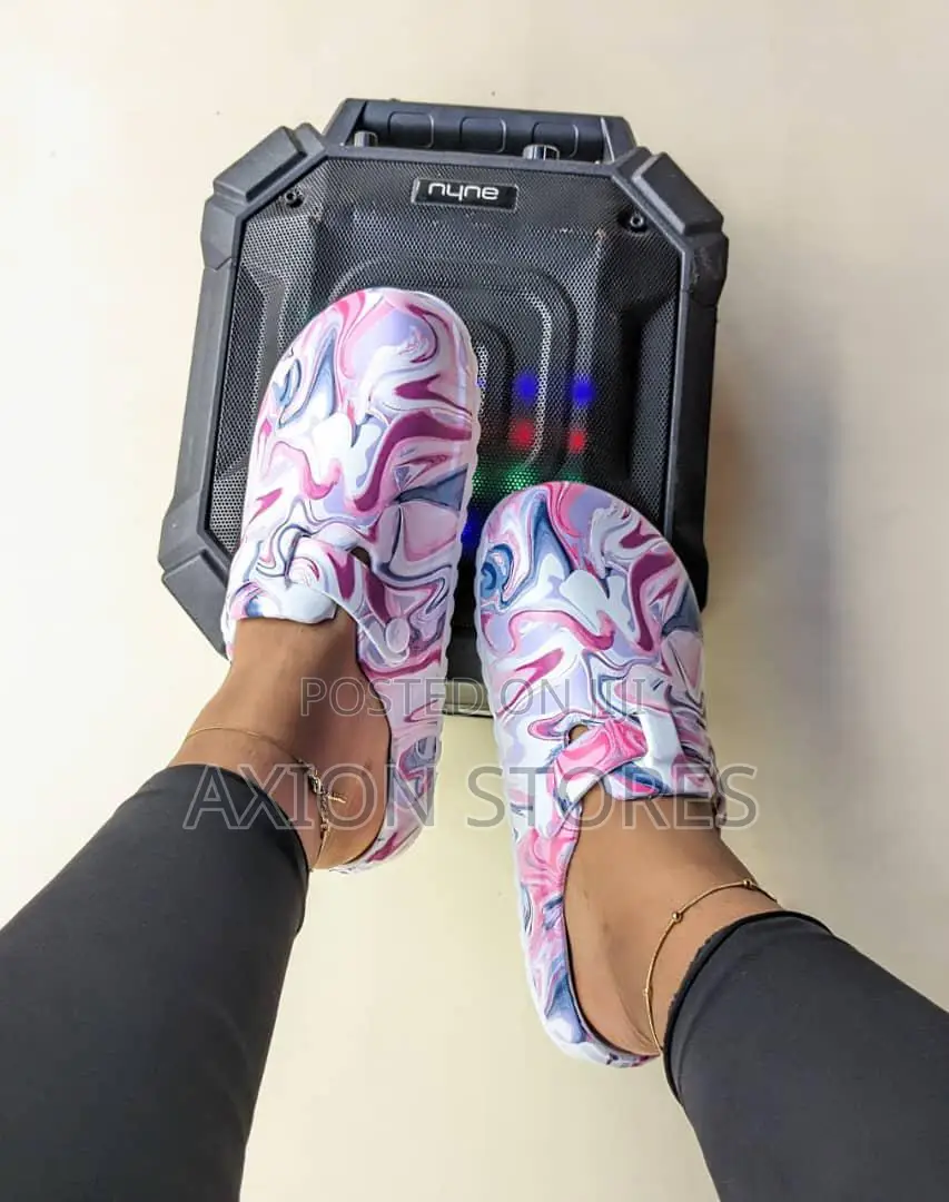 Quality Fashion Crocs