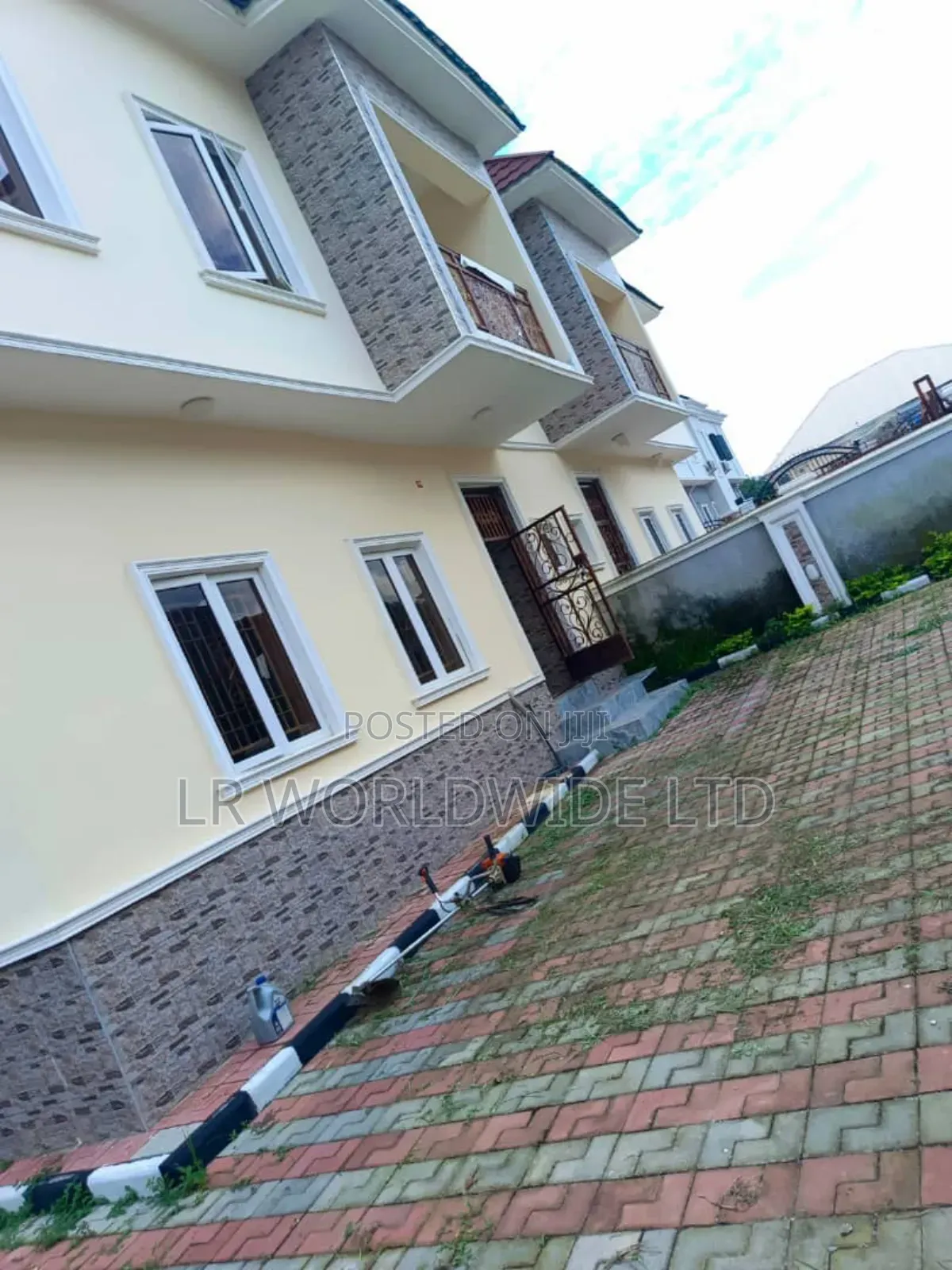 4bdrm Duplex in Lugbe District for sale
