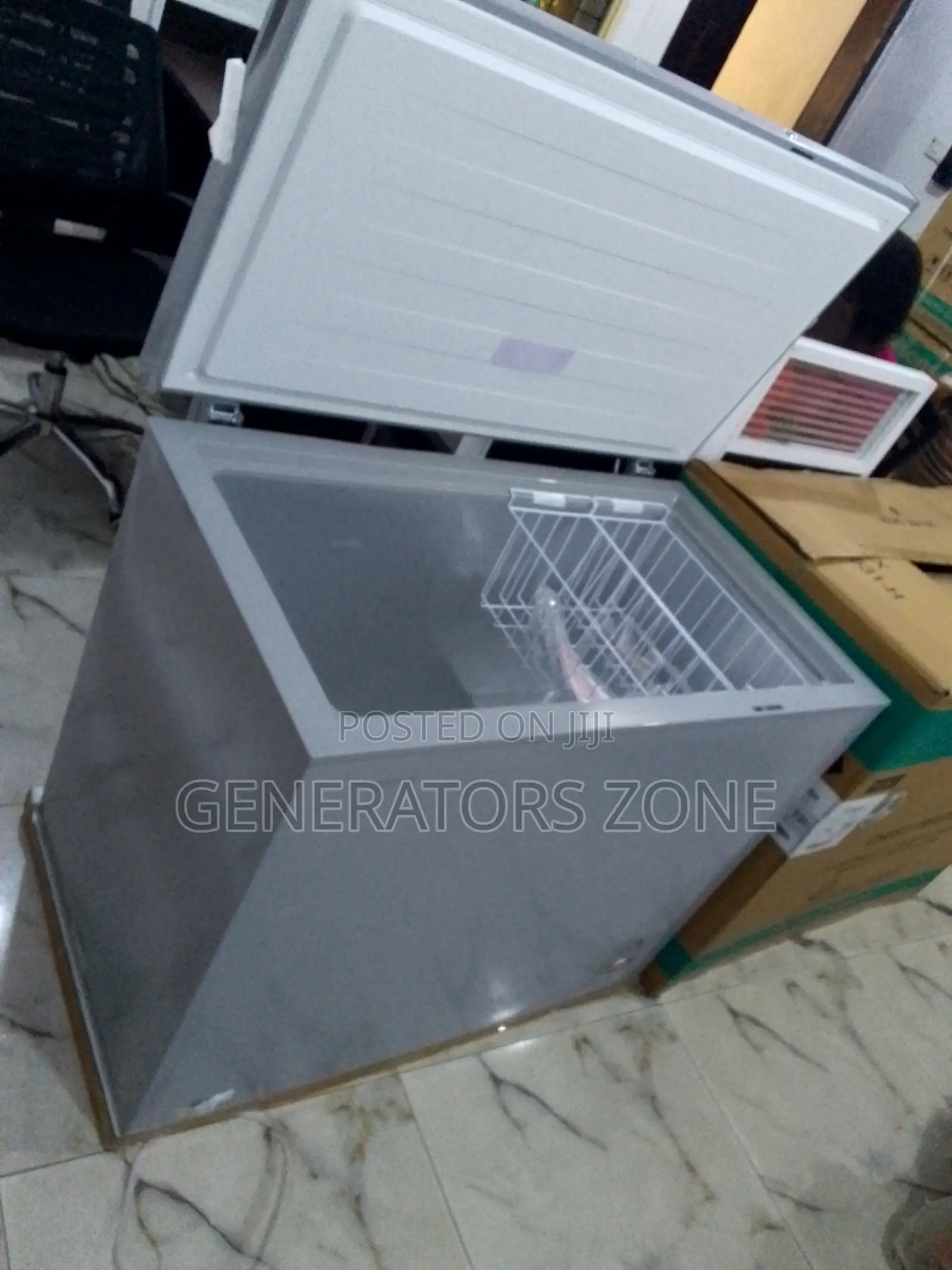 LED Lighting 250L Hisense Chest Freezer {Fc340sh}