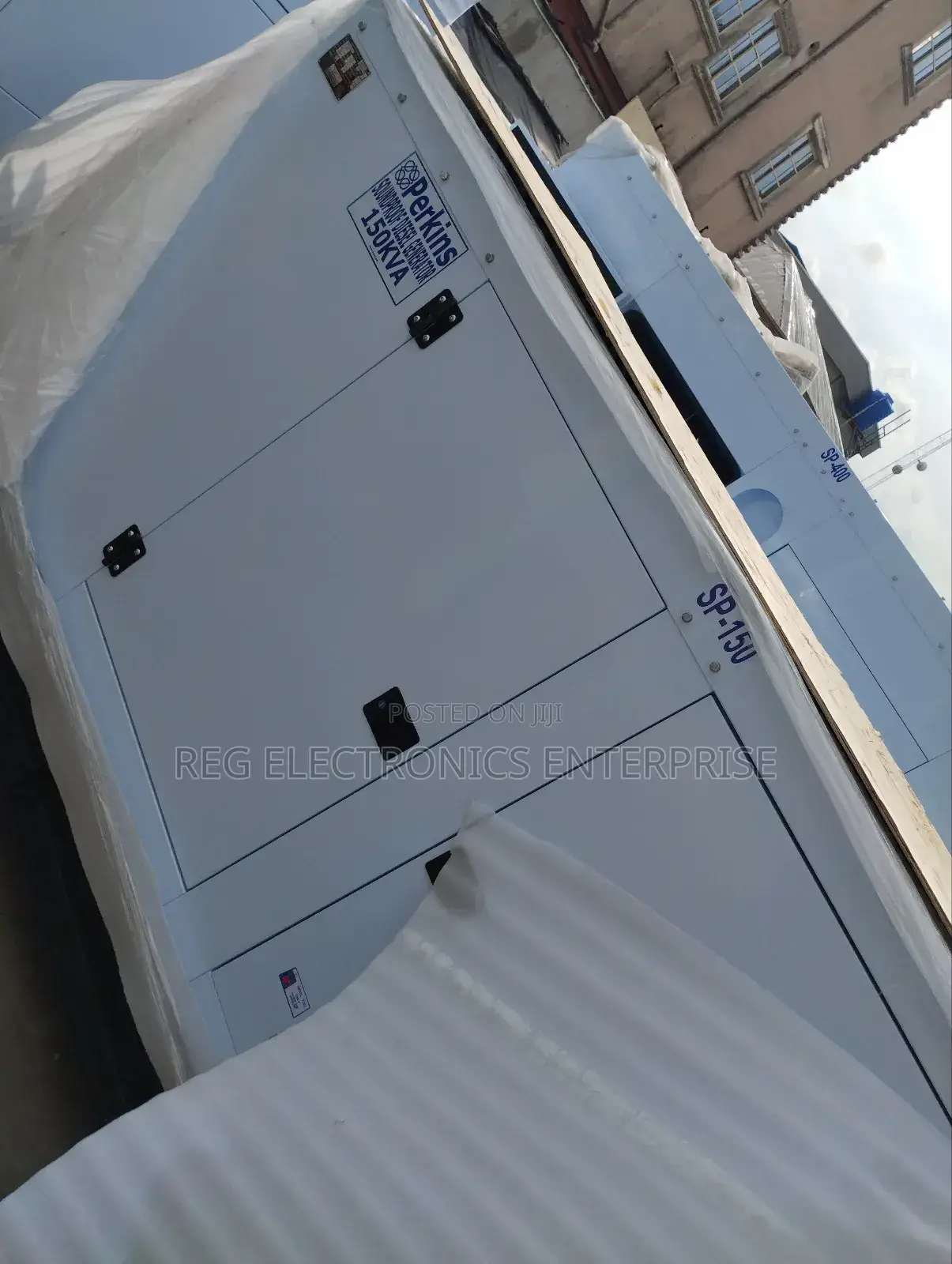 150 KVA England Perkins Soundproof Generator