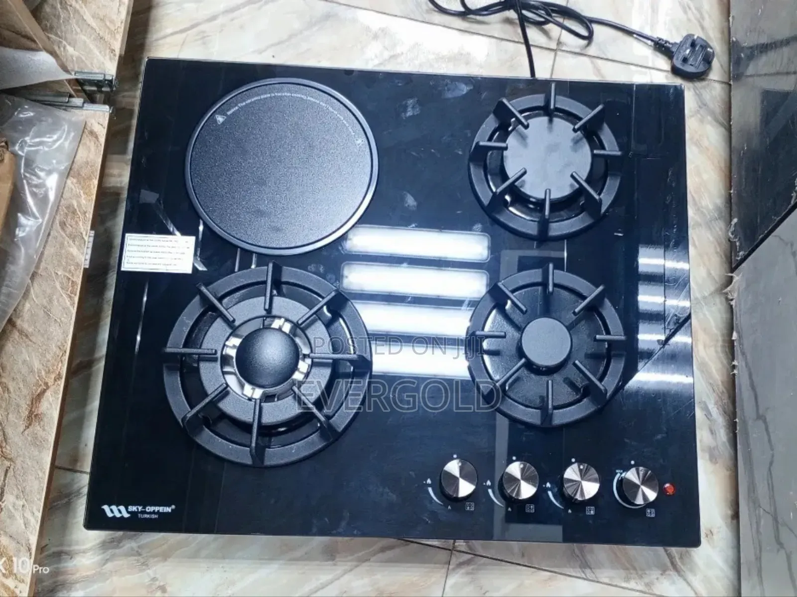 Turkey 3 Gas and 1 Electric in Built Cooker Hob Available