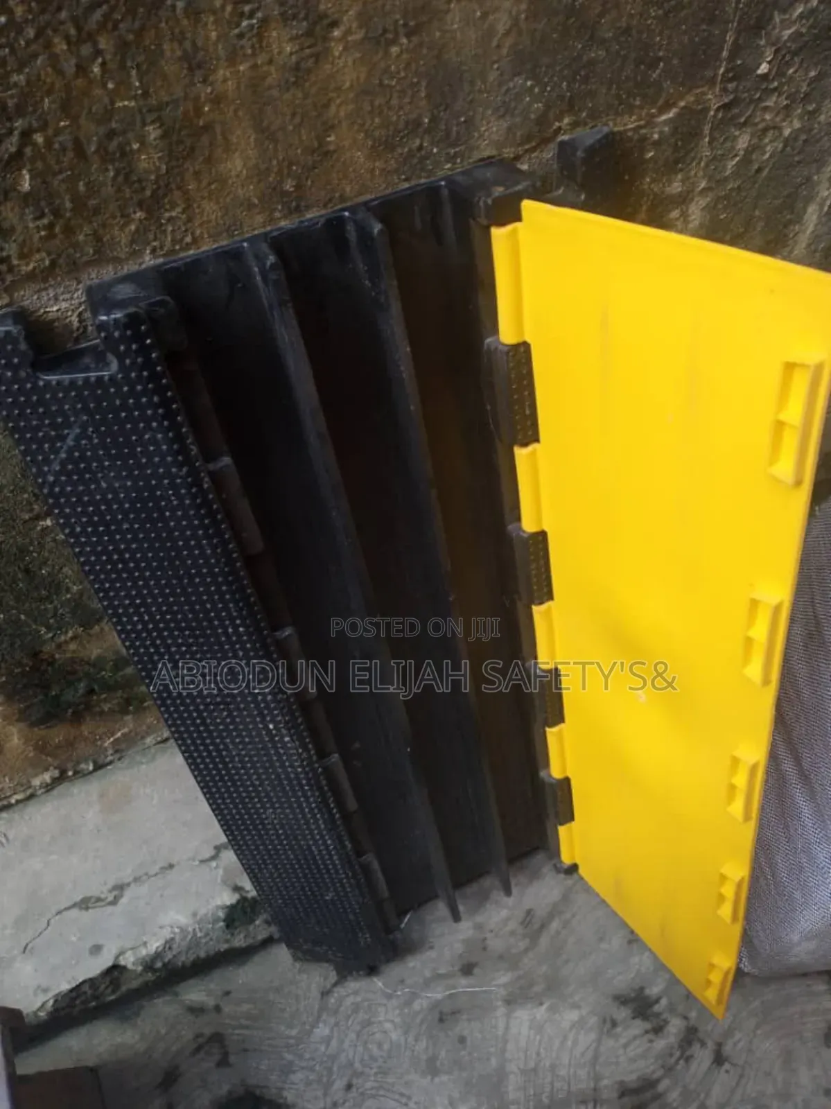 Rubber Plastic Speed Bump/Cable Speed Bump
