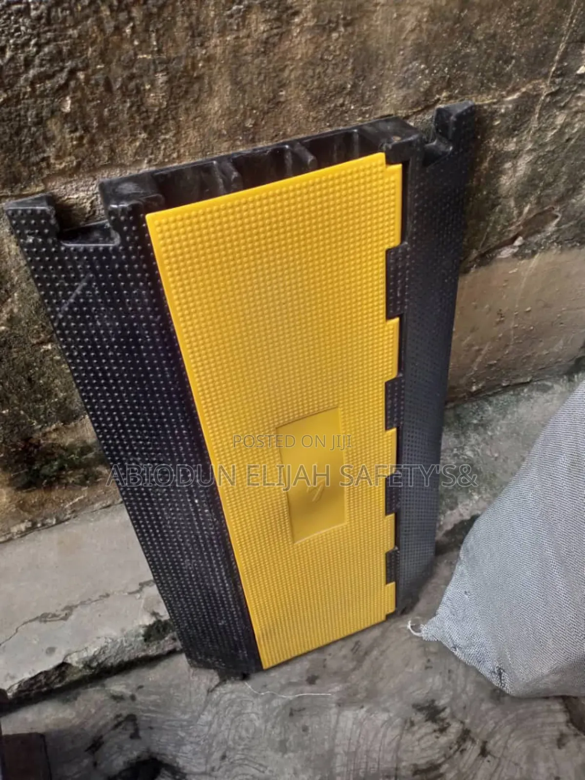 Rubber Plastic Speed Bump/Cable Speed Bump